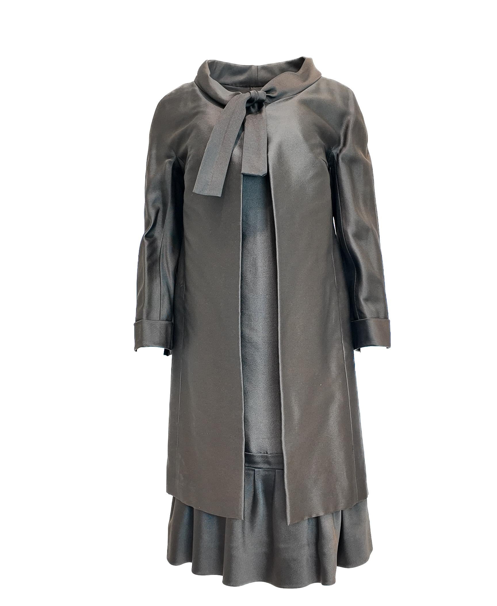 Gris Ensemble de robes Helen Rose 1960's en vente