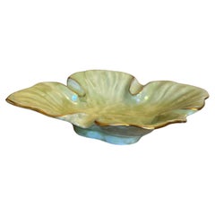 Helen Rose '75 Mid Century Modern Style mit goldfarbenen Akzenten.