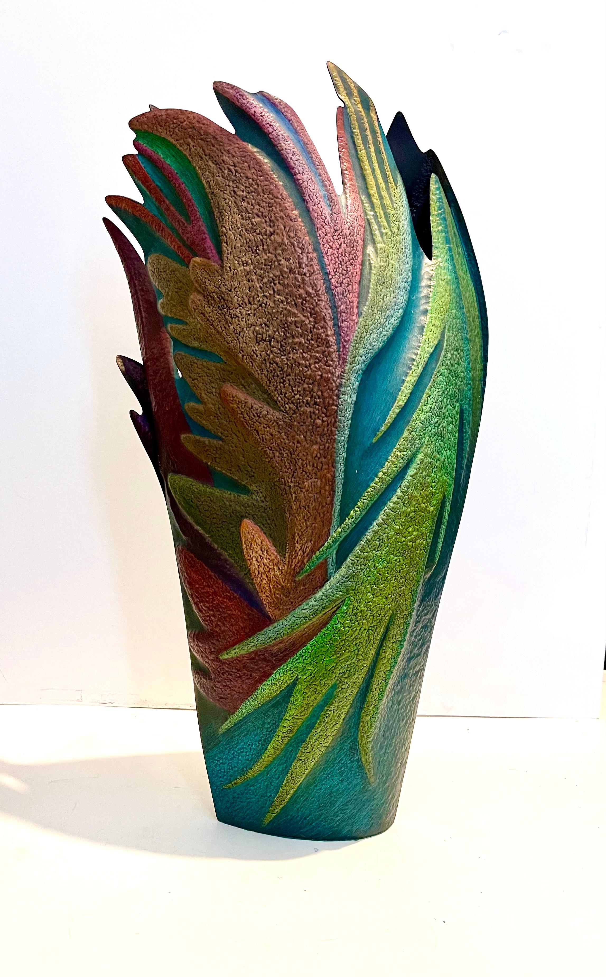 Helen Shirk Sculpture Hand Craft Studio Vessel, Copper Patina, Buntstifte im Angebot 1