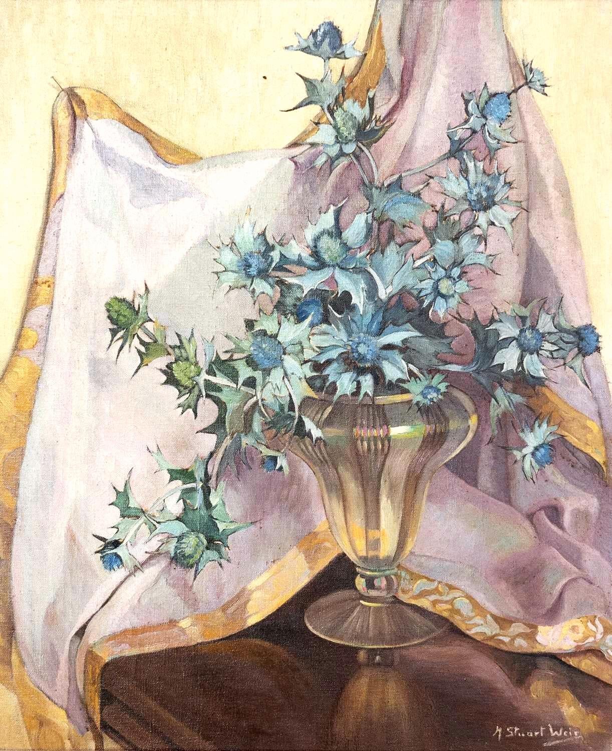 Cardo en jarrón de cristal - Gran bodegón Modern British Pintura al óleo - Painting de Helen Stuart Weir