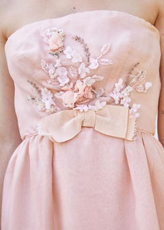 Helena Barbieri 1964 Blassrosa Trägerloses Kleid mit floralen Ornamenten auf der Vorderseite