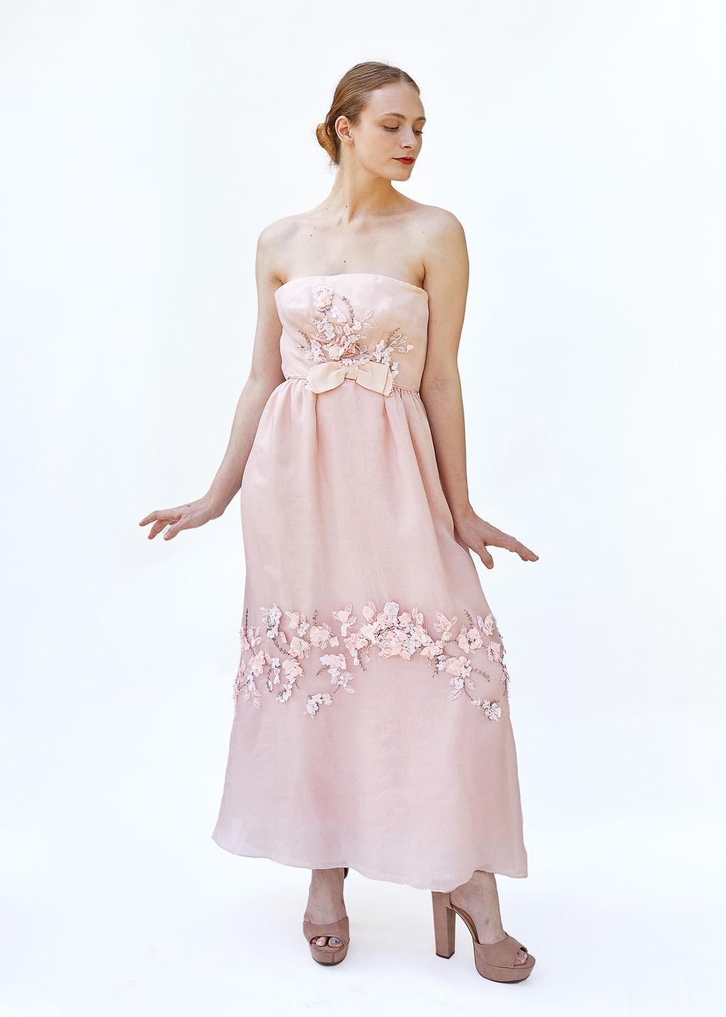 Donna Helena Barbieri 1964 abito rosa pallido con fiocco e ornamento floreale senza spalline in vendita