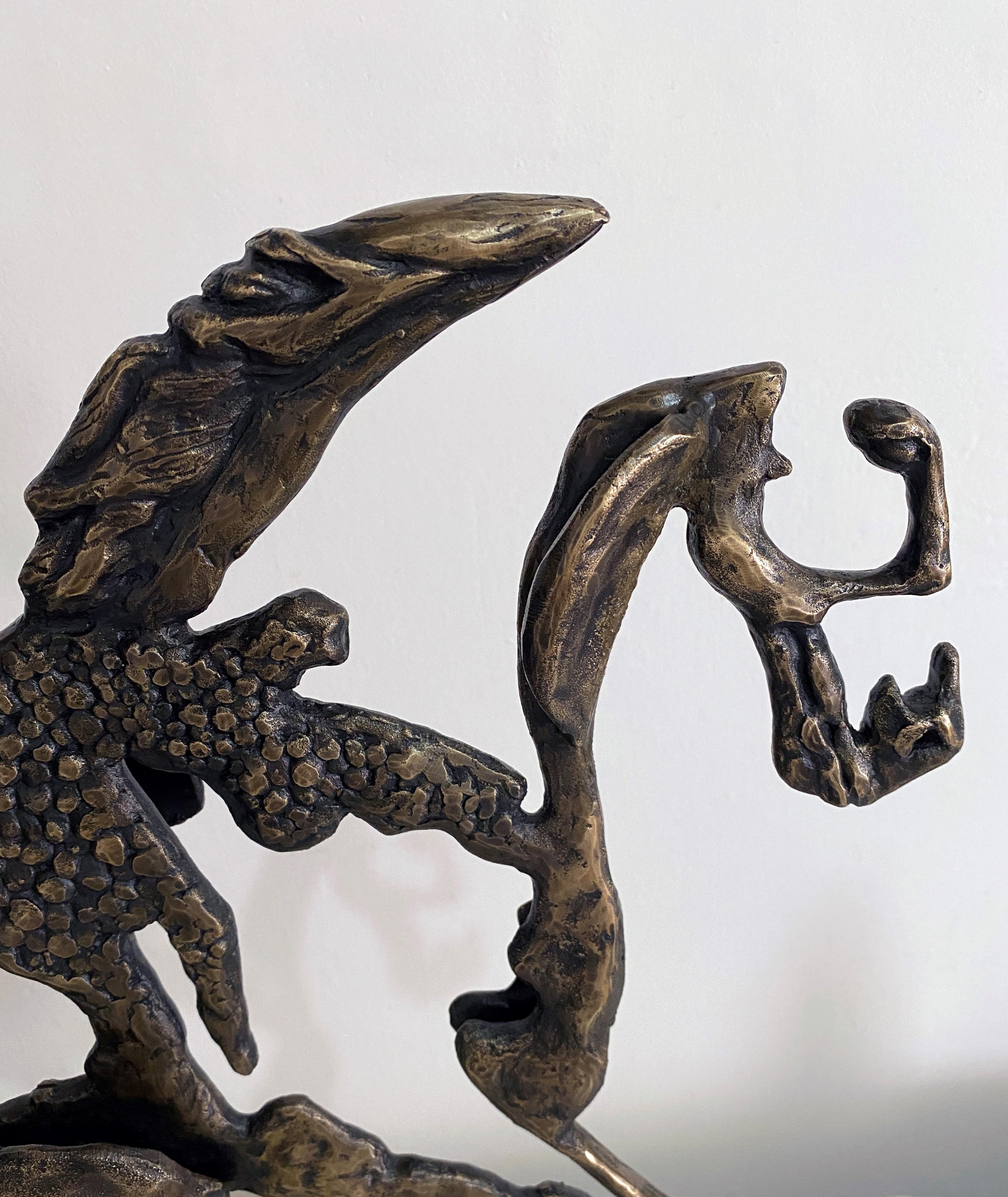 Zeitgenössische Tosca-Skulptur aus Bronze auf Sandsteinsockel – Sculpture von Helena Lillywhite