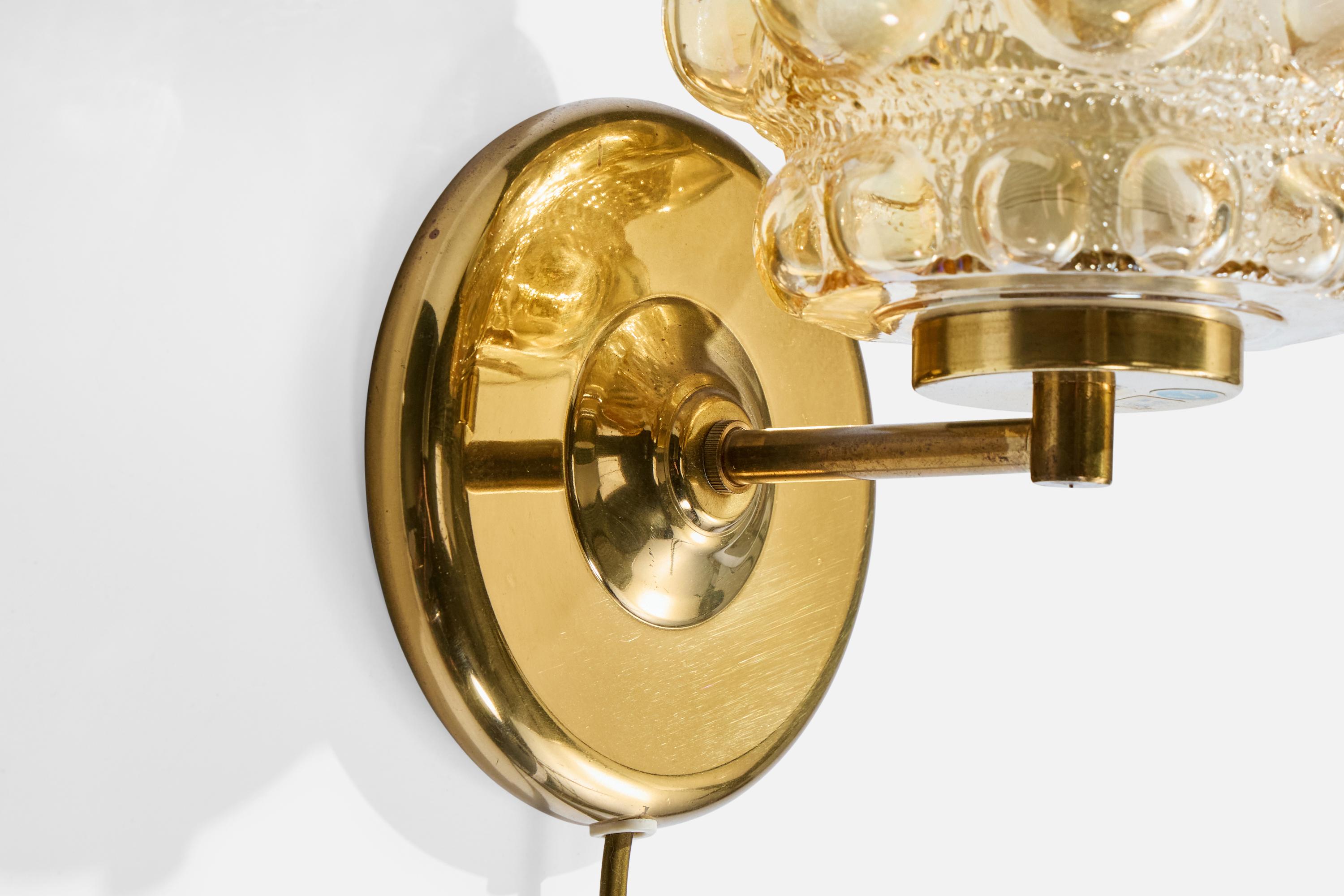 Atribución Helena Tynell, Apliques, Vidrio, Latón, Suecia, Años 60 mediados del siglo XX en venta