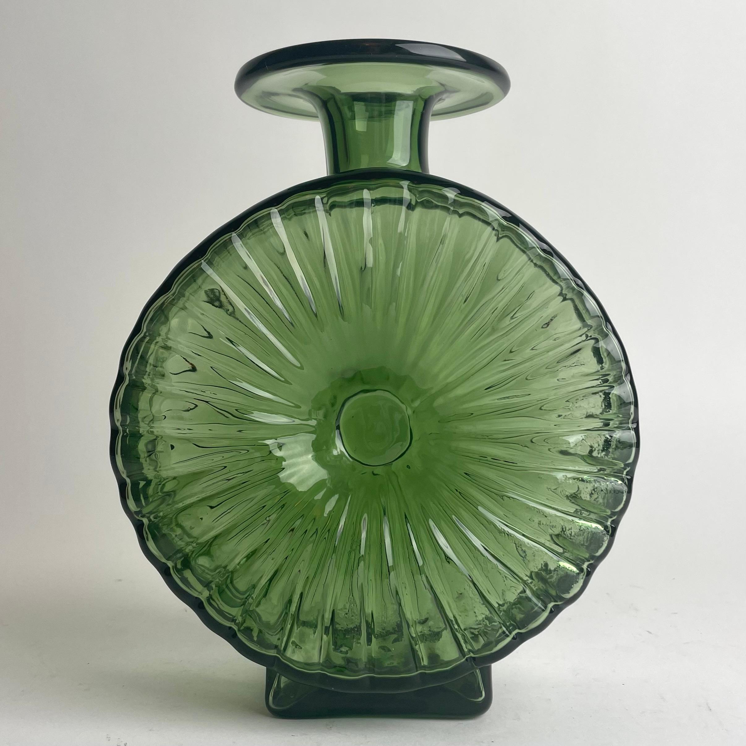 Finnish Helena Tynell blown glass ”Aurinkopullo” Sun Vase for Riihimäen Lasi. 1960s-70s For Sale