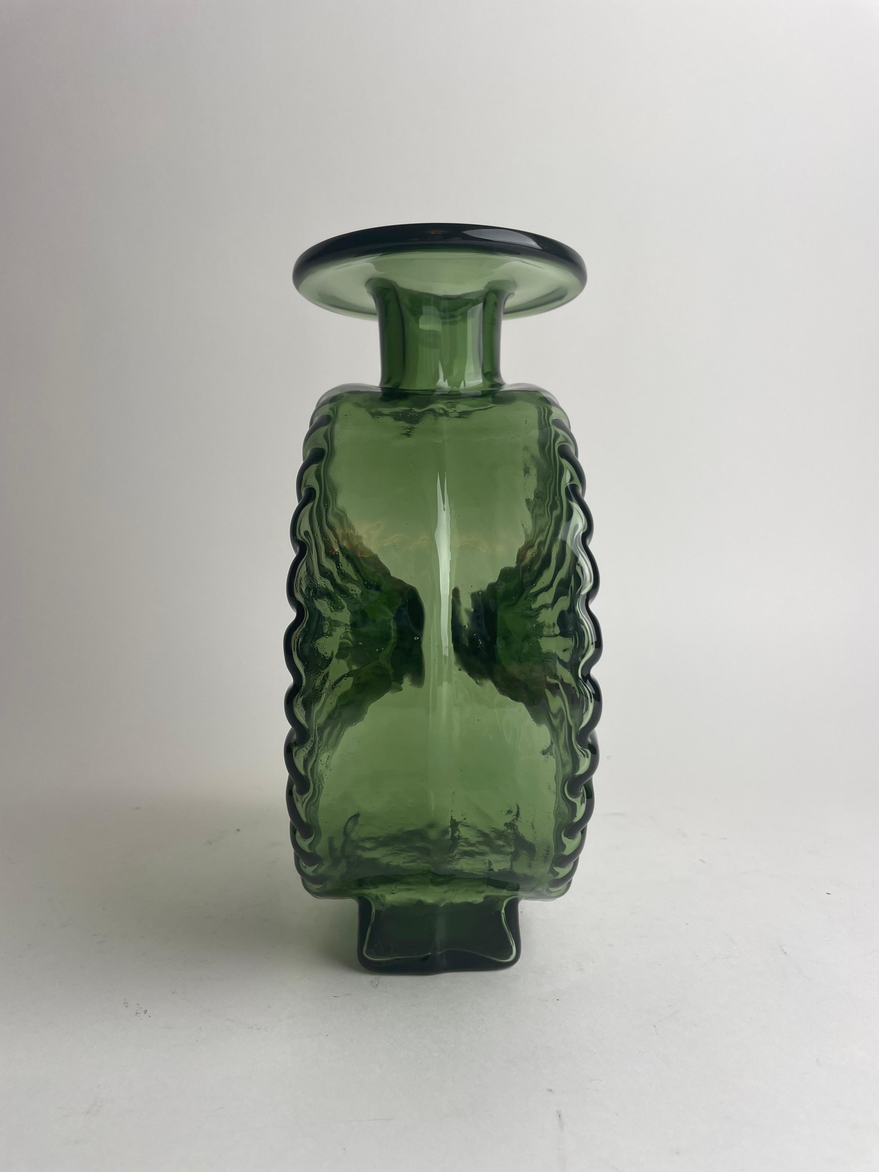 Helena Tynell blown glass ”Aurinkopullo” Sun Vase for Riihimäen Lasi. 1960s-70s For Sale 2