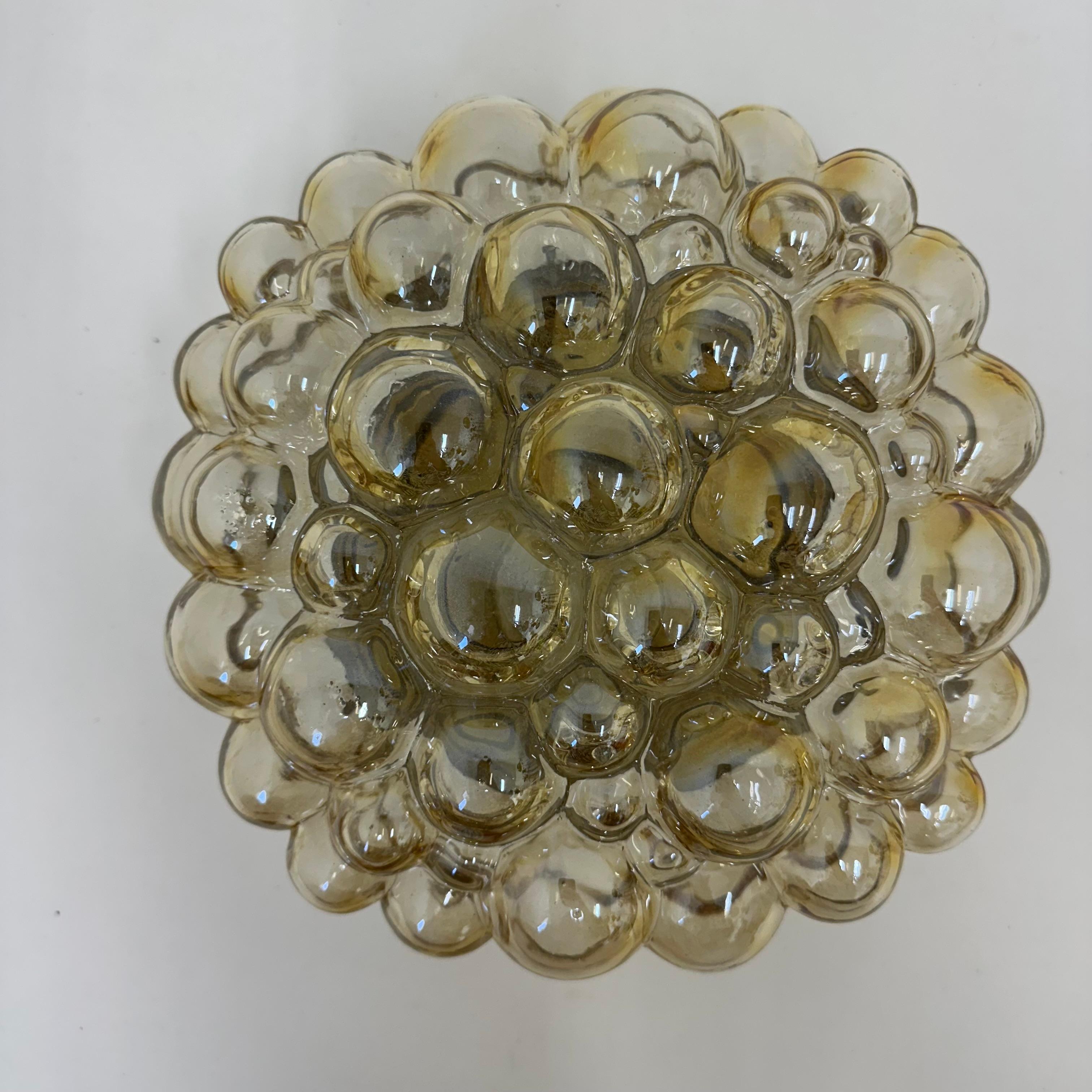 Helena Tynell, plafonnier à encastrer en verre bullé , 1970's Allemagne

Dimensions : 25cm de diamètre, 11,5cm de hauteur
Condit : Bon
MATERIAL : Verre, métal
Couleur : Or
Fabricant : Helena Tynell