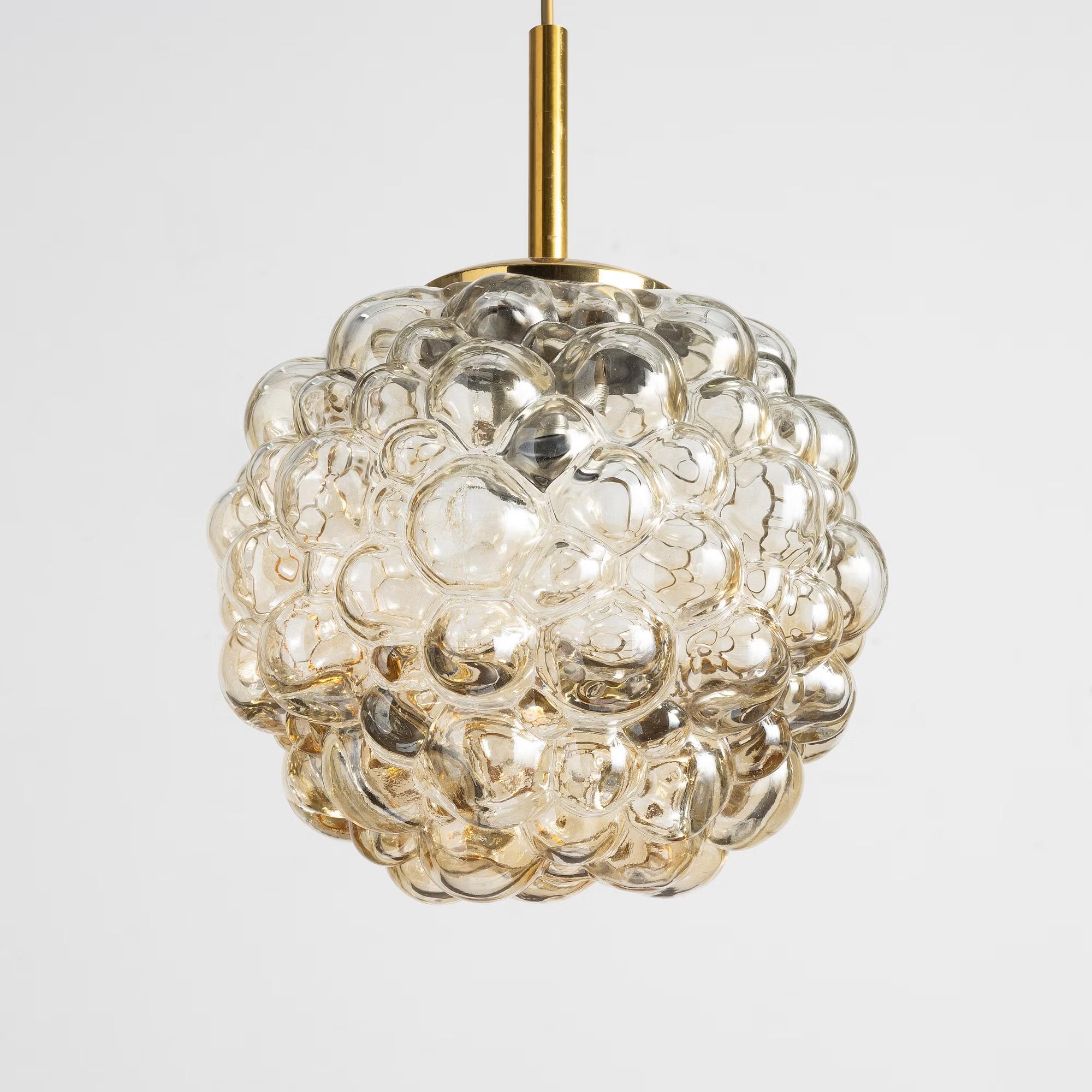 Mid-Century moderno Helena Tynell Lampada a sospensione a bolla XL Glashütte Limburg Germania 1960 in vendita