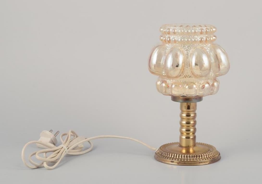Helena Tynell, artista finlandese del vetro, per Limburg.
Lampada da tavolo di design in vetro trasparente e metallo.
Vetro opaco con bolle.
Dagli anni '70.
Condizioni perfette.
Dimensioni: D 15,0 cm x H 24,0 cm.