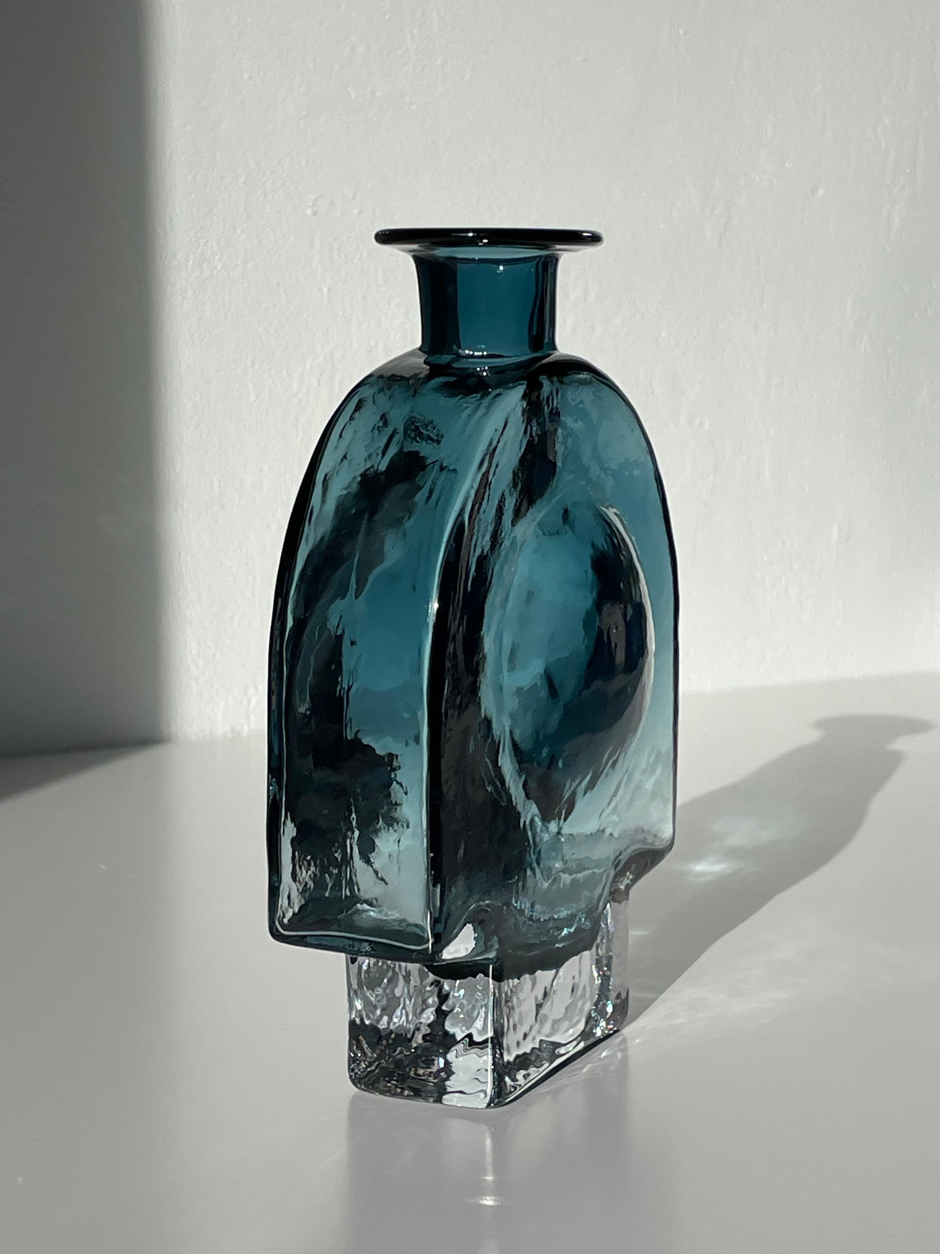 Helena Tynell pour Riihimäen Vase sculptural Lasi bleu, 1970 en vente 3