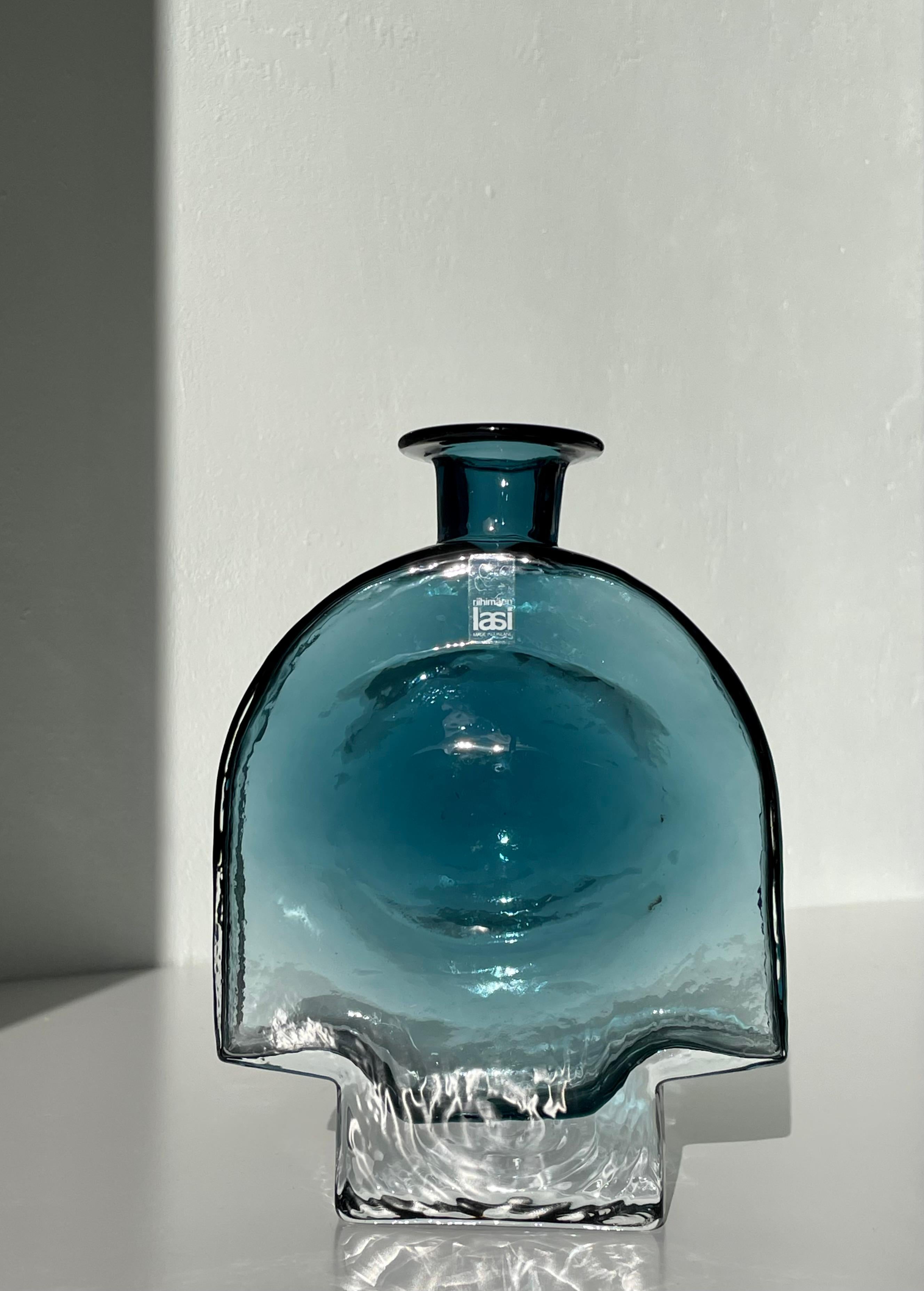 Mid-Century moderno Helena Tynell per Riihimäen Vaso scultura blu Lasi, anni '70 in vendita