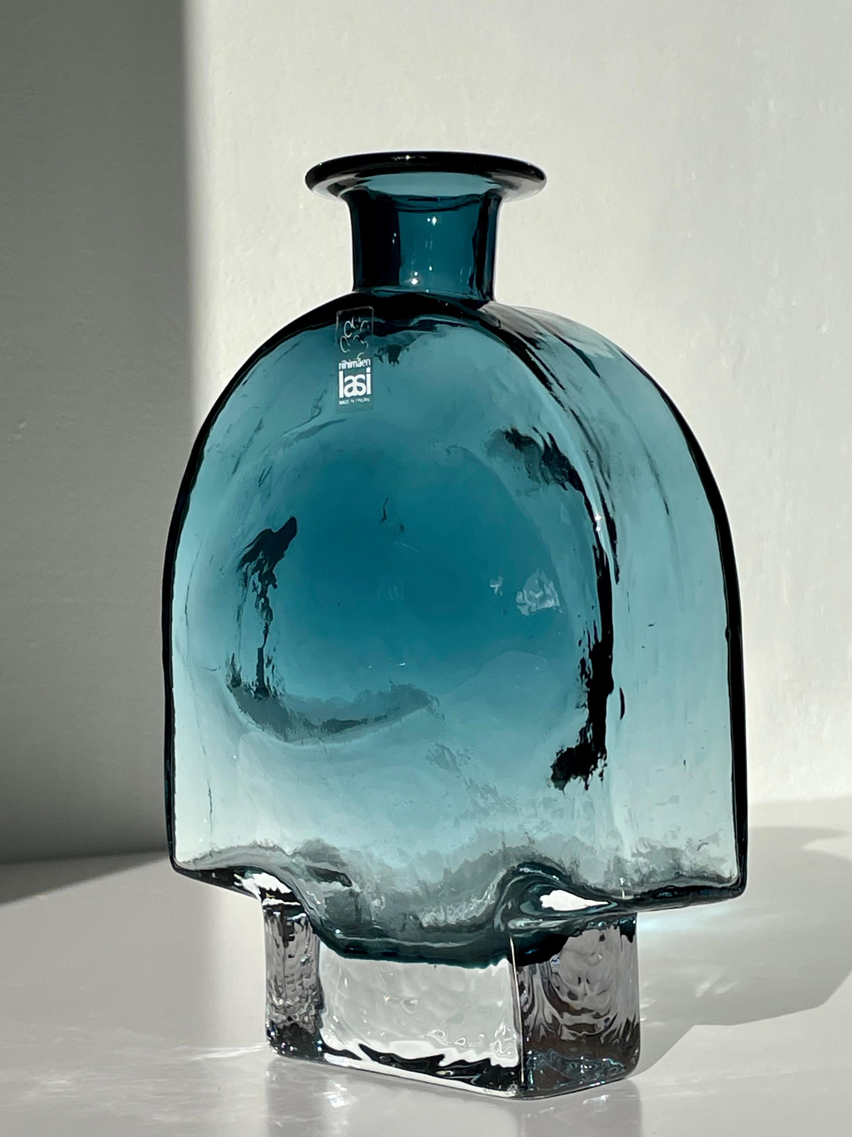 Helena Tynell for Riihimäen Lasi Blue Sculptural Vase, 1970s In Good Condition For Sale In Copenhagen, DK