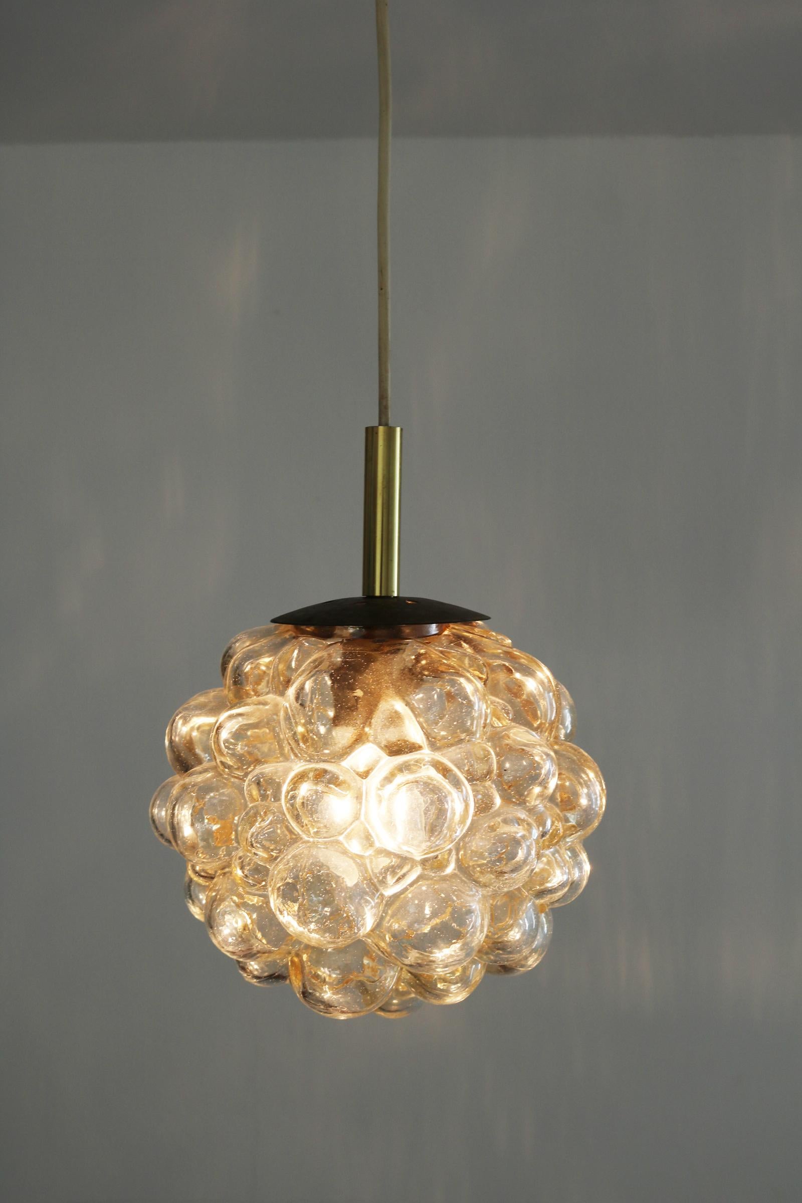 Helena Tynell glass pendant bubble lamp for Glashütte Limburg, Germany, 1960s
Light amber and brass 1xE27 / model A Bulb.