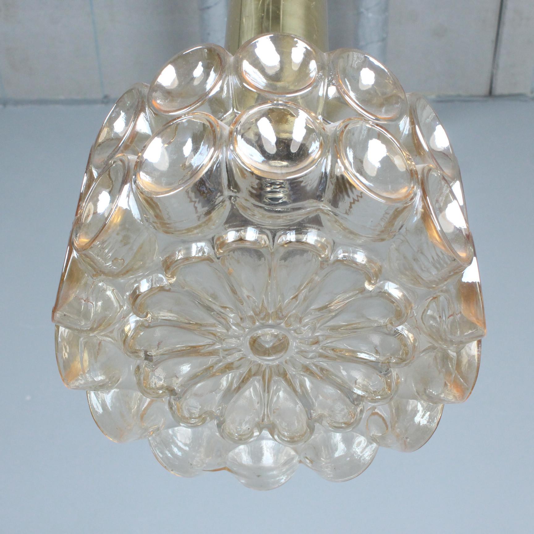 Helena Tynell & Heinrich Gantenbrink per Glashütte Limburg, lampada a sospensione/ vetro e metallo
lampada a sospensione, realizzata in  Germania intorno al 1960 
bellissima lampada a sospensione in vetro a bolle d'aria. Un design di classe, il