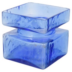 Helena Tynell, Riihimäen Lasi. Vase aus klarem, blauem Kunstglas aus der „Pala“-Serie.