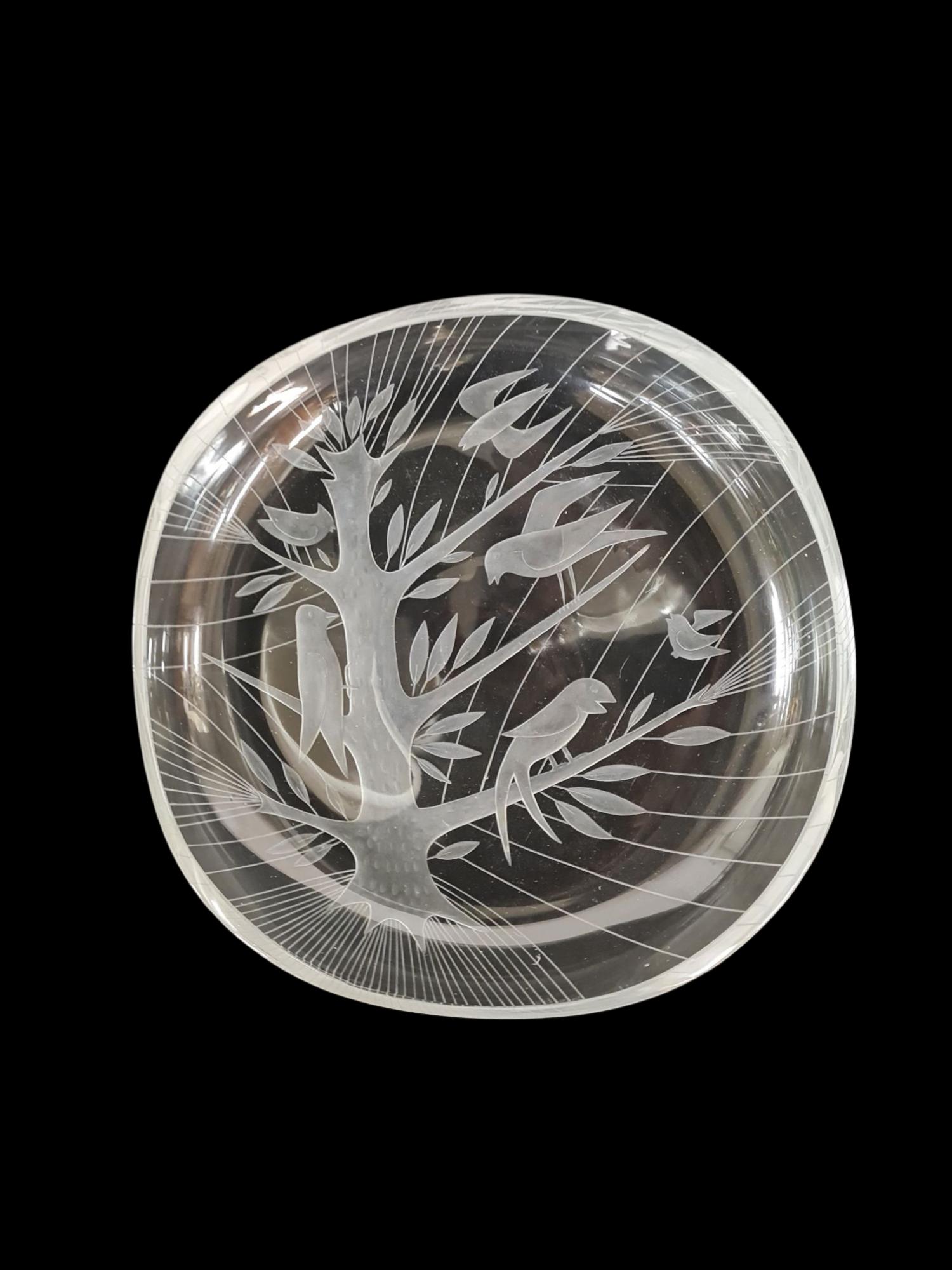 A beautiful Helena Tynell engraved Bird Tree dish. Many consider this to be amongst the most beautiful Helena Tynell engraved art pieces and one of the most sought-after Finnish pieces. A perfect gift for glass collectors or even just bird lovers.