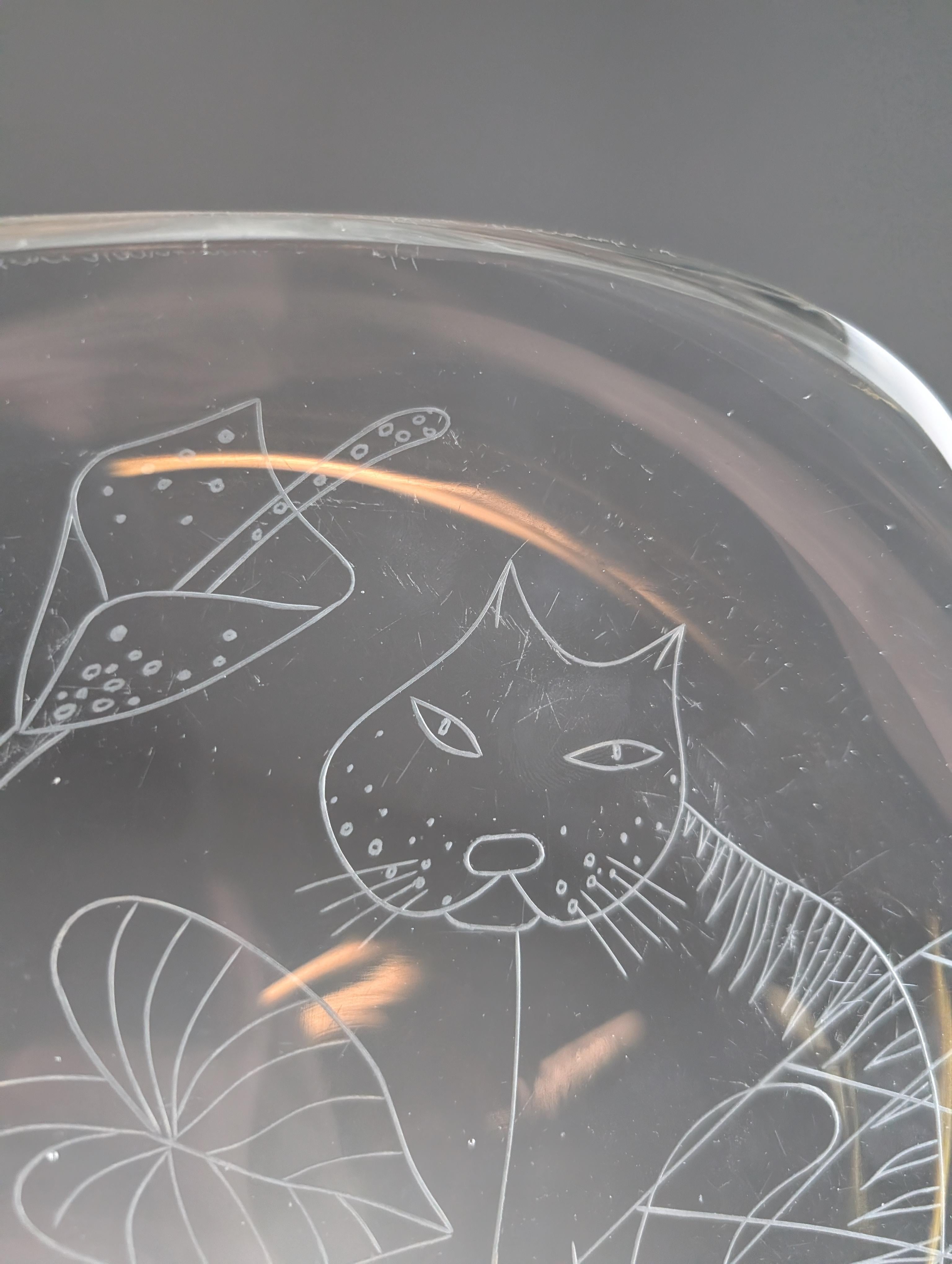 Helena Tynell & Theodore Käppi Gravierte Katzenschüssel für Riihimäen Lasi Oy, 1950er Jahre im Zustand „Gut“ im Angebot in Helsinki, FI