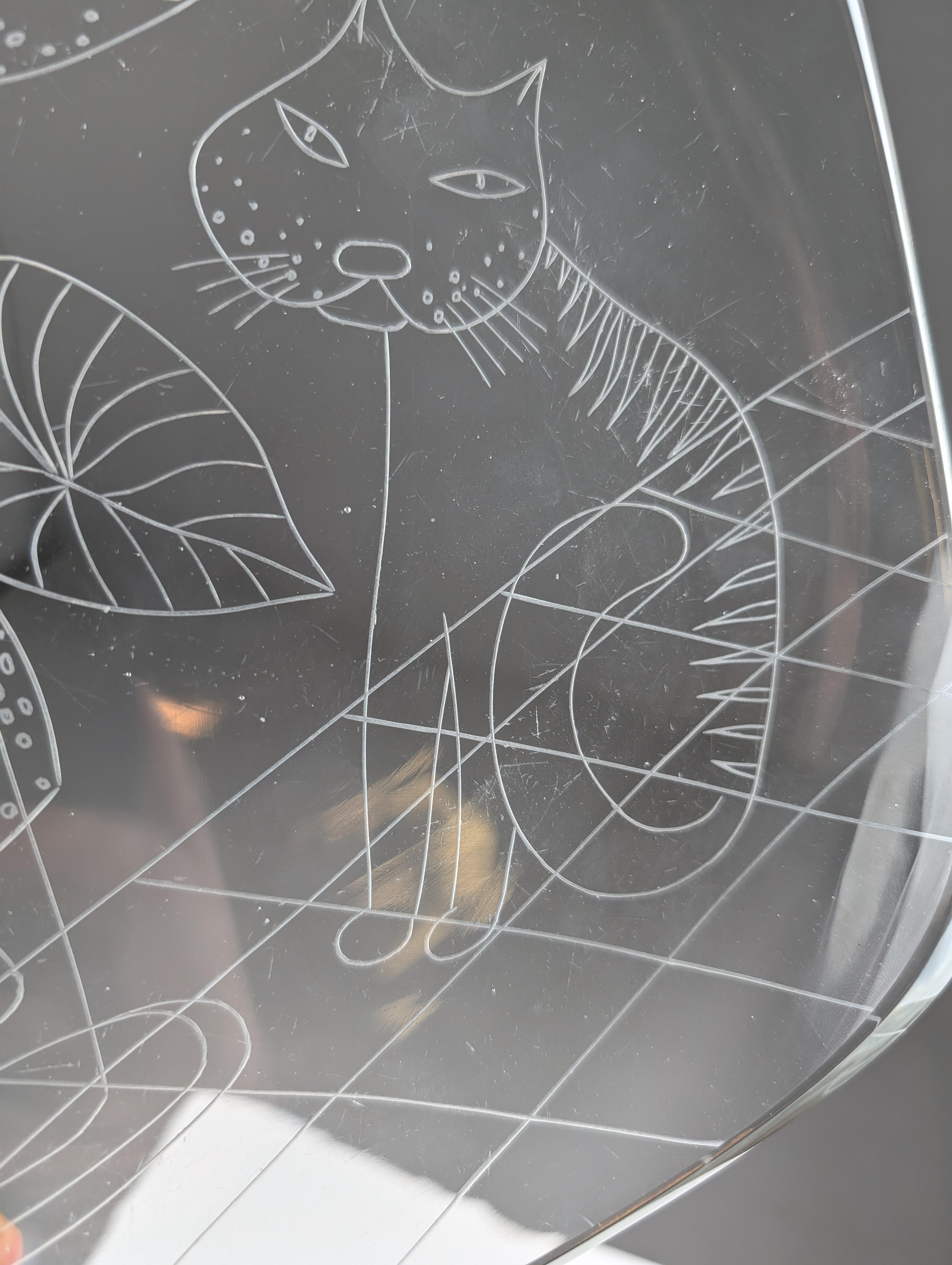 Helena Tynell & Theodore Käppi Gravierte Katzenschüssel für Riihimäen Lasi Oy, 1950er Jahre (Mitte des 20. Jahrhunderts) im Angebot