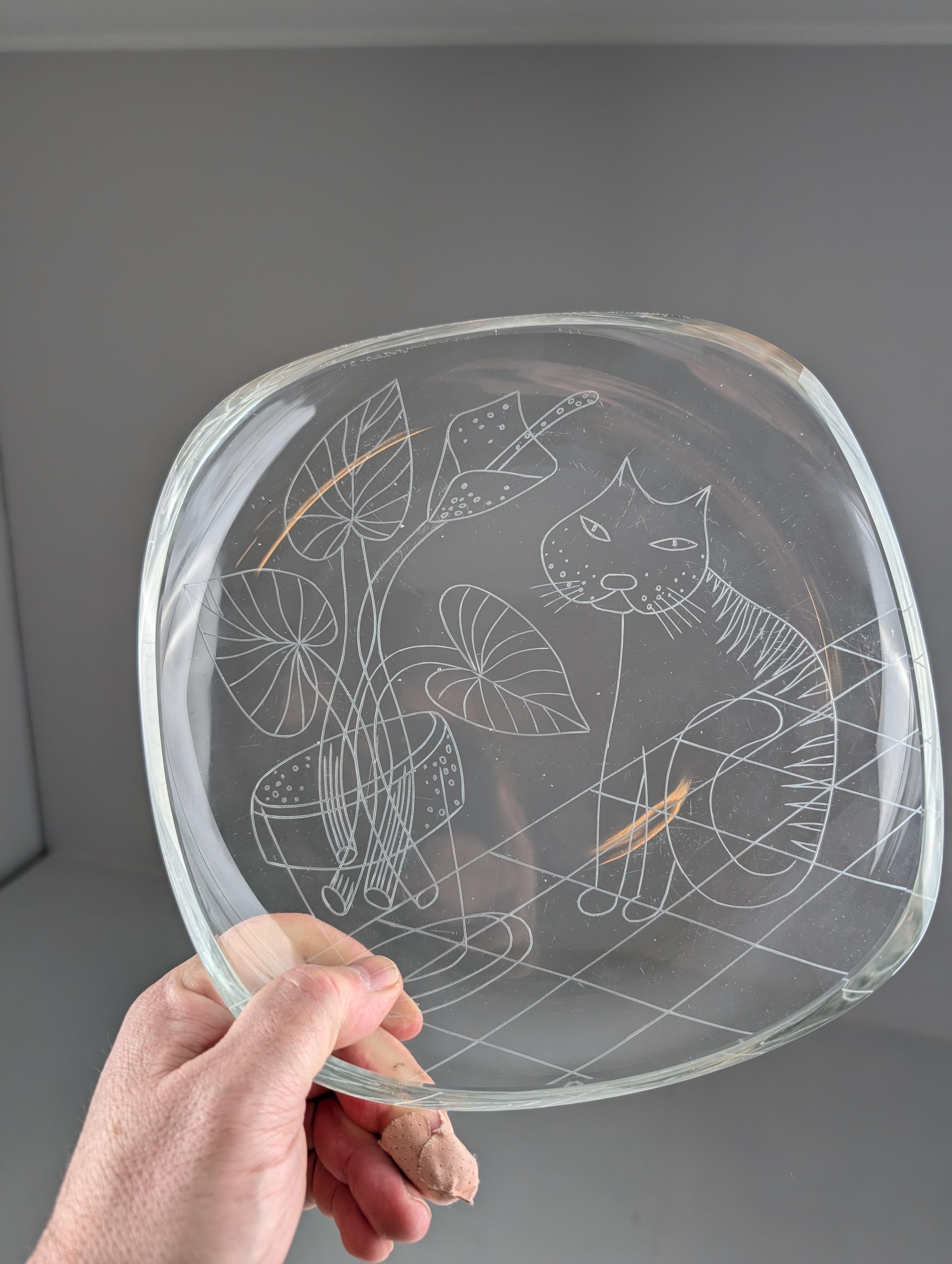 Helena Tynell & Theodore Käppi Gravierte Katzenschüssel für Riihimäen Lasi Oy, 1950er Jahre (Glaskunst) im Angebot