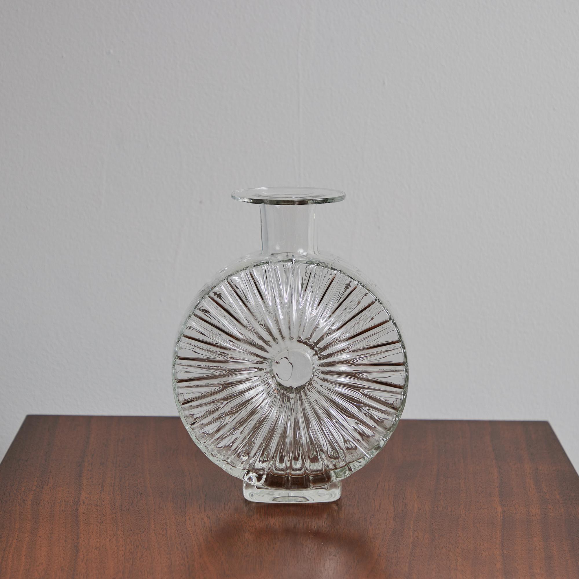 Helena Tynell Transparent Blown Glass 'Aurinkopullo' Sun Vase for Riihimaen Lasi In Good Condition For Sale In Glendale, CA