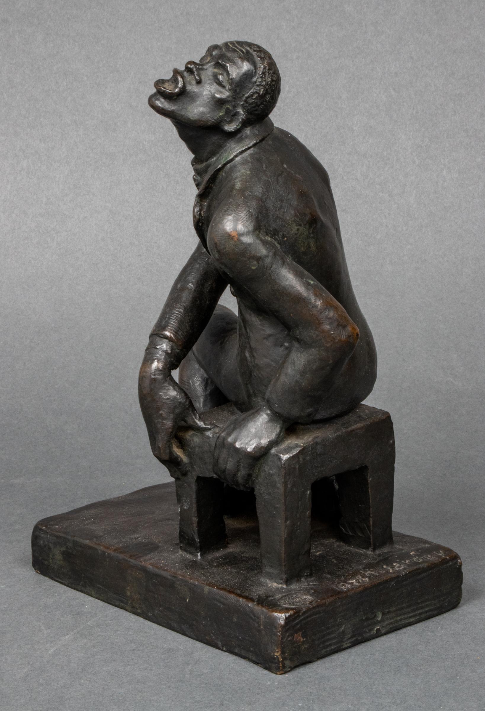 Helene Sardeau (belgo-américaine, 1899-1968) Sculpture en bronze coulé de style Art déco représentant une chanteuse de jazz, signée et datée de 1928 avec la marque de la fonderie Valsuani à Paris.
Un moulage de cette sculpture a été exposé au Salon