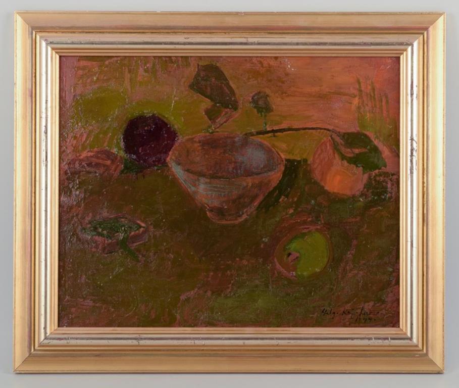 Helga Kai-Larsen, schwedische Künstlerin.
Öl auf Leinwand.
Stilleben mit Schale und Früchten.
Modernistischer Stil.
Signiert und datiert 1949.
In ausgezeichnetem Zustand.
Abmessungen: B 39,5 cm x H 31,5 cm.
Gesamtabmessungen: B 50,0 cm x H 42,0 cm.