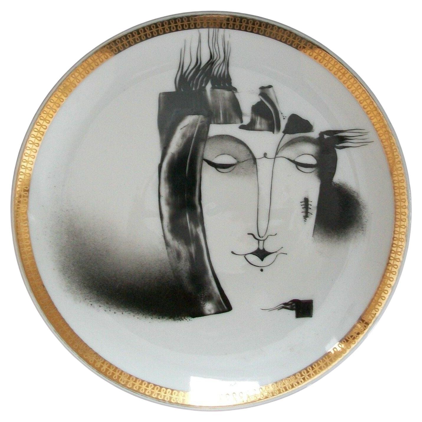 Helga Melnbarde, « Portrait », assiette en céramique peinte à la main, Lituanie, vers 1988