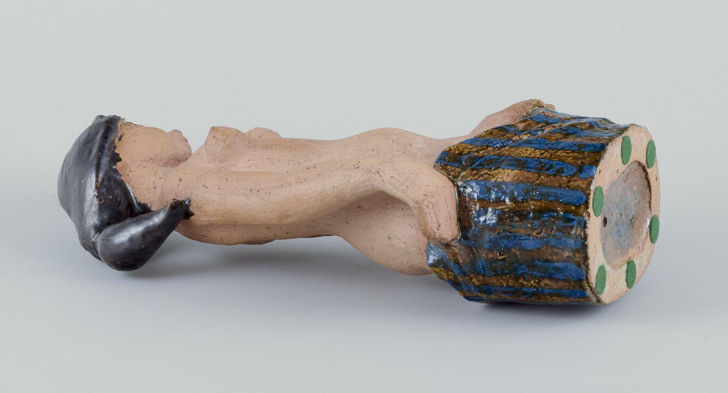 XX secolo Helge Christoffersen, laboratorio proprio. Figura unica in ceramica di una giovane donna nuda. in vendita