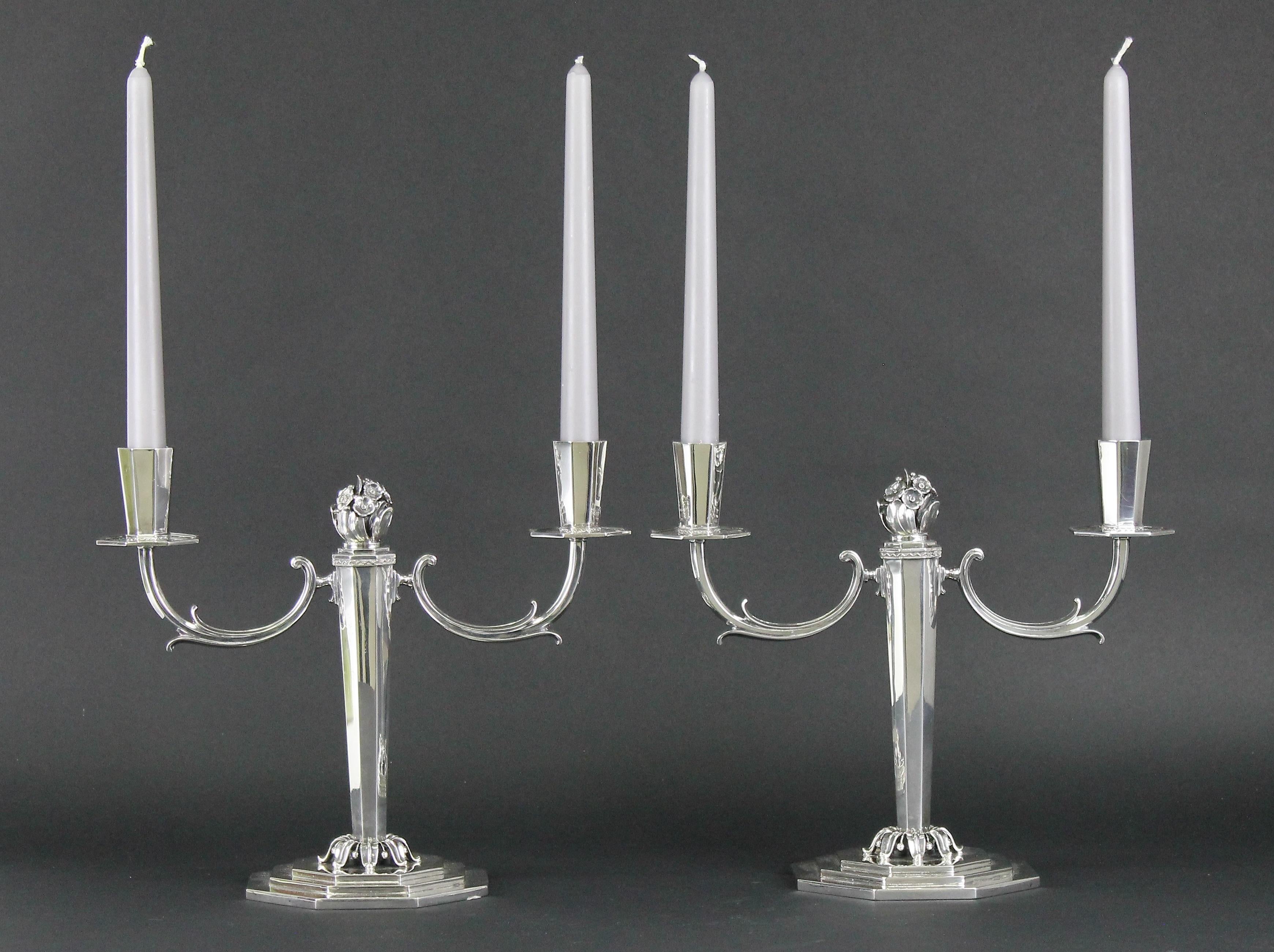 Swedish modernist silver candelabras by Helge Lindgren for Karl Anderson, Stockholm 1943.
Outstanding quality and in great condition!

Height 24cm. Weight 1684gr (for the pair). Fully marked with Swedish silver marks (see image).

Helge