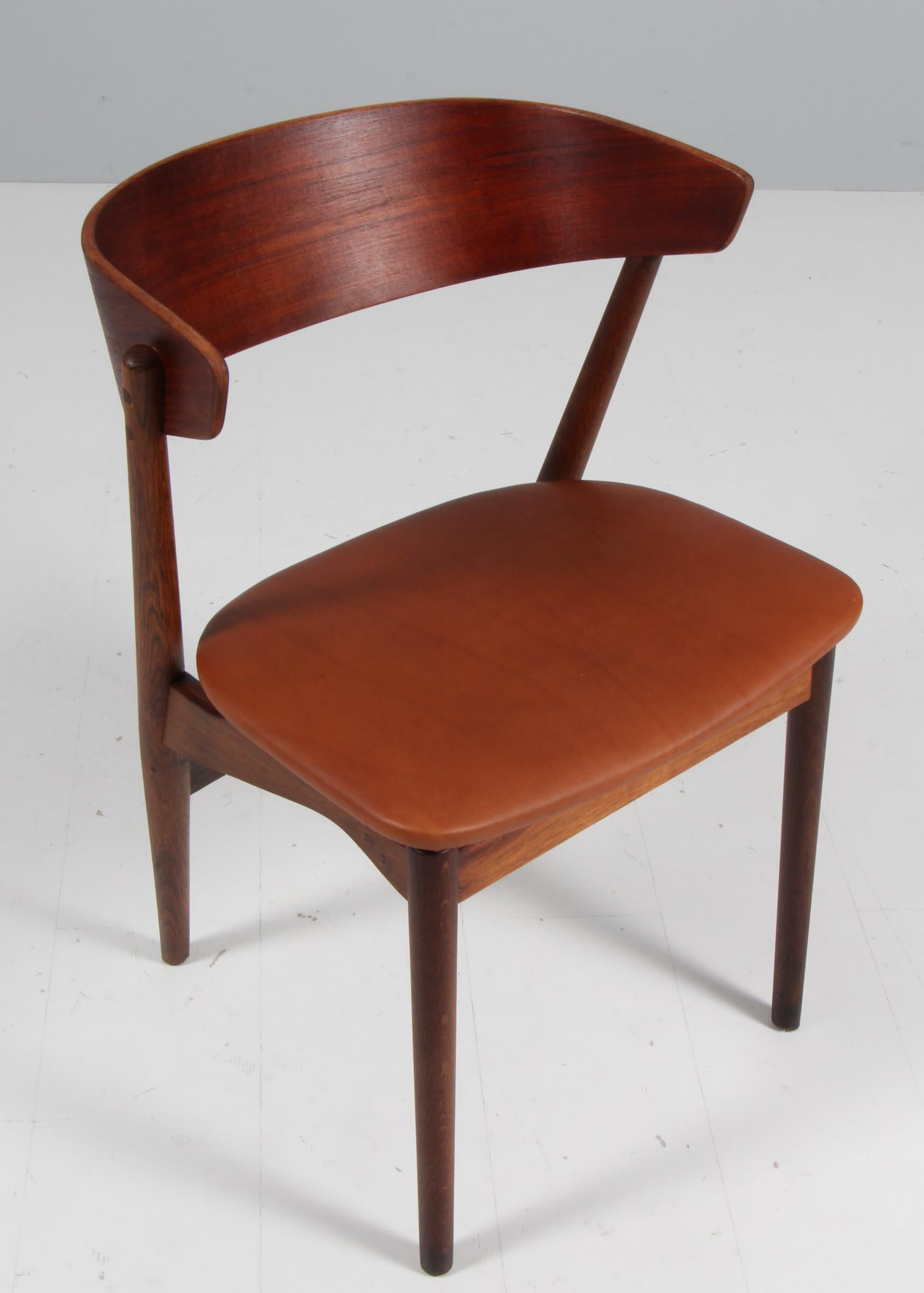 Helge Sibast armchair with back of teakand frame of oak.

New upholstered with tan vintage aniline leather.

Model 7.