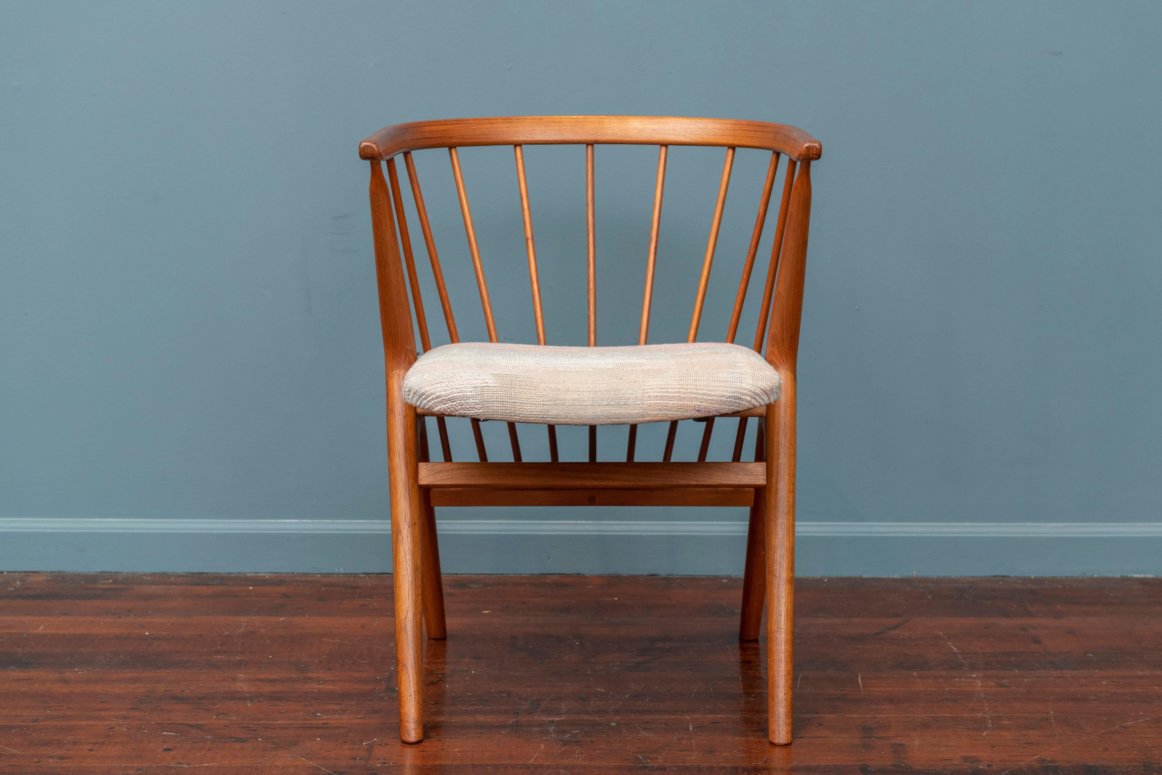 Hege Sibast design oak spindle back armchair model 8 for Sibast Furniture, Denmark.