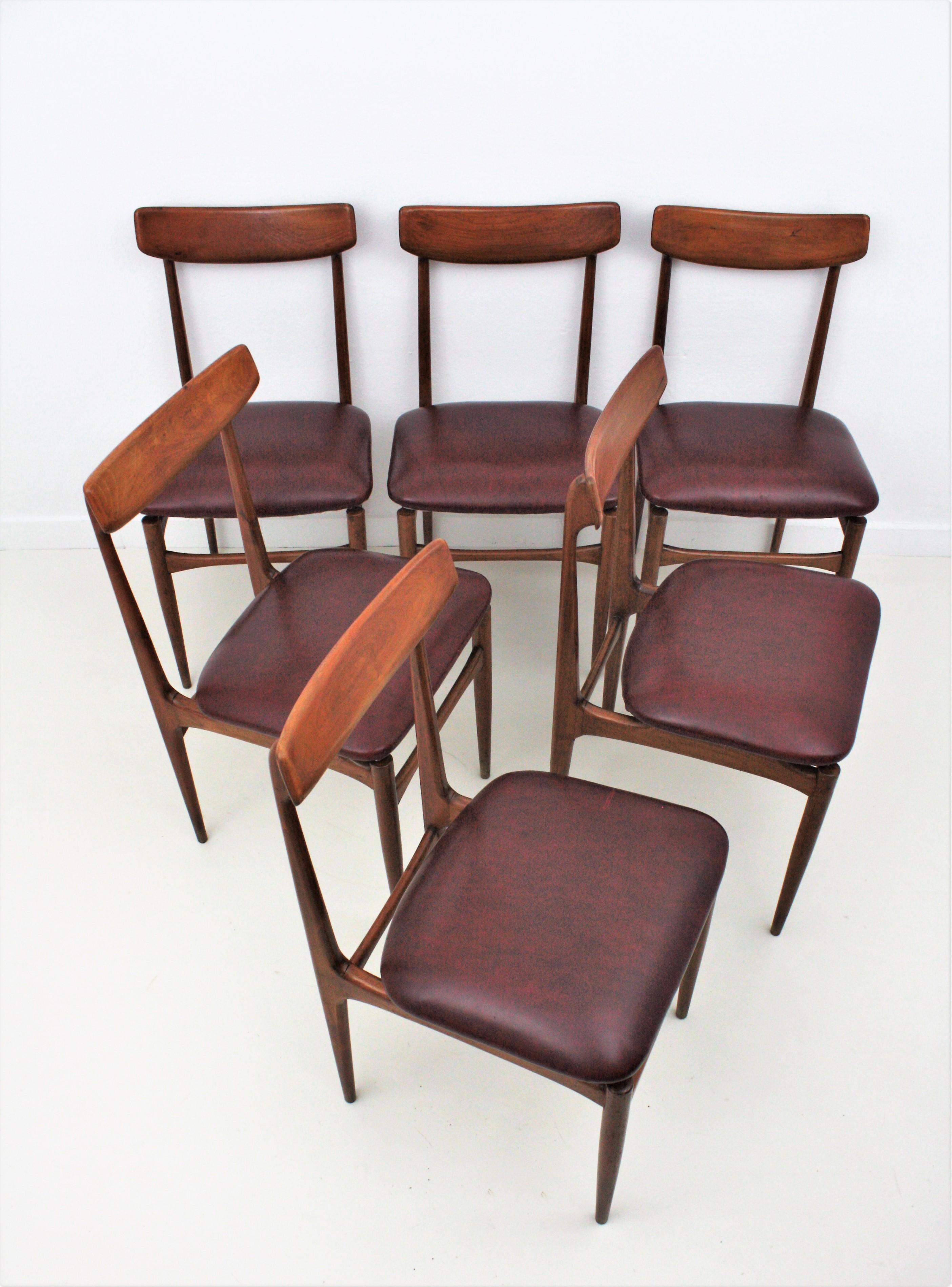 Helge Sibast Danish Modern Teak Dinning Chairs, Sechser-Set (Kunstleder) im Angebot