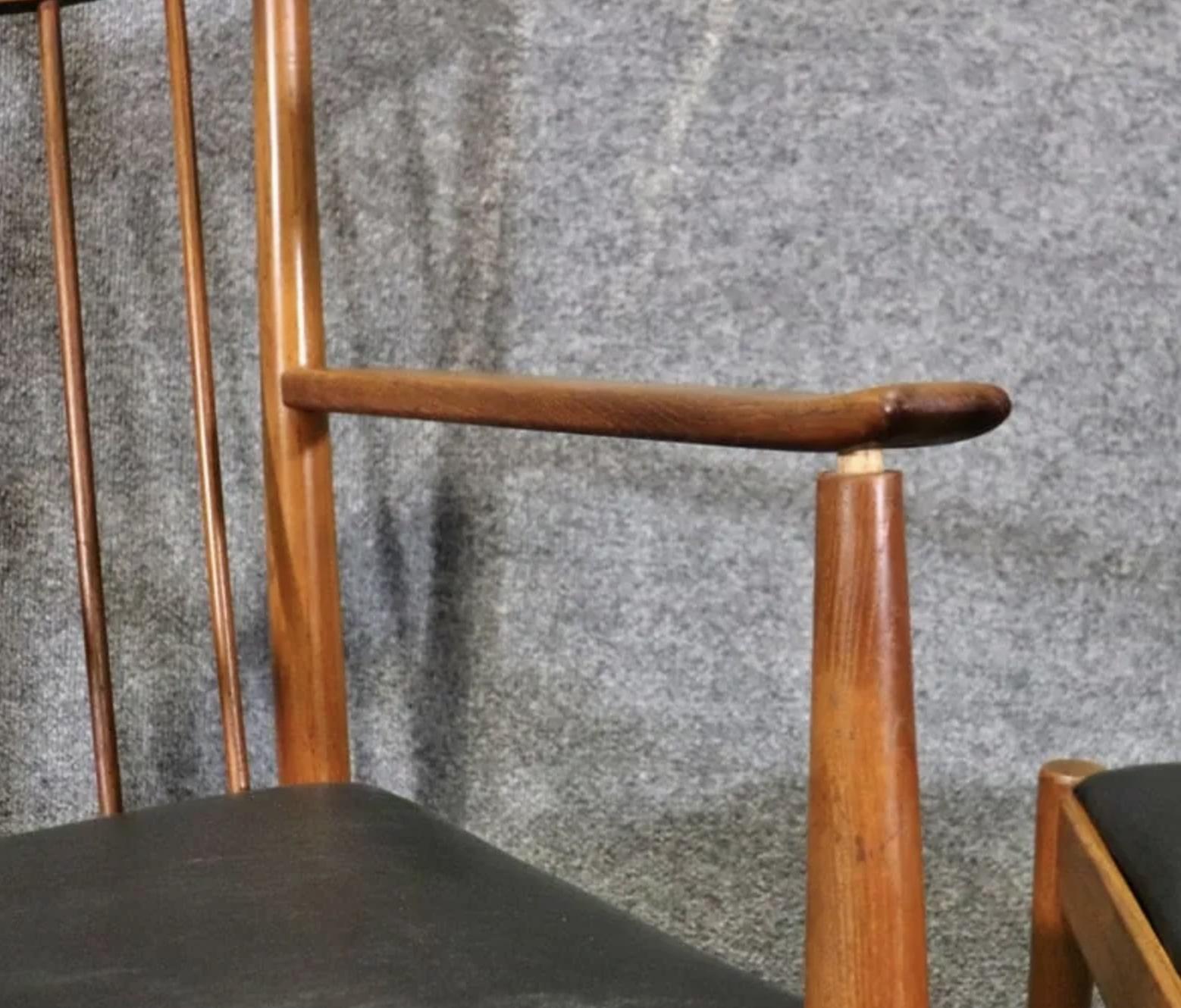 20ième siècle Helge Sibast a conçu un ensemble de 8 chaises en vente