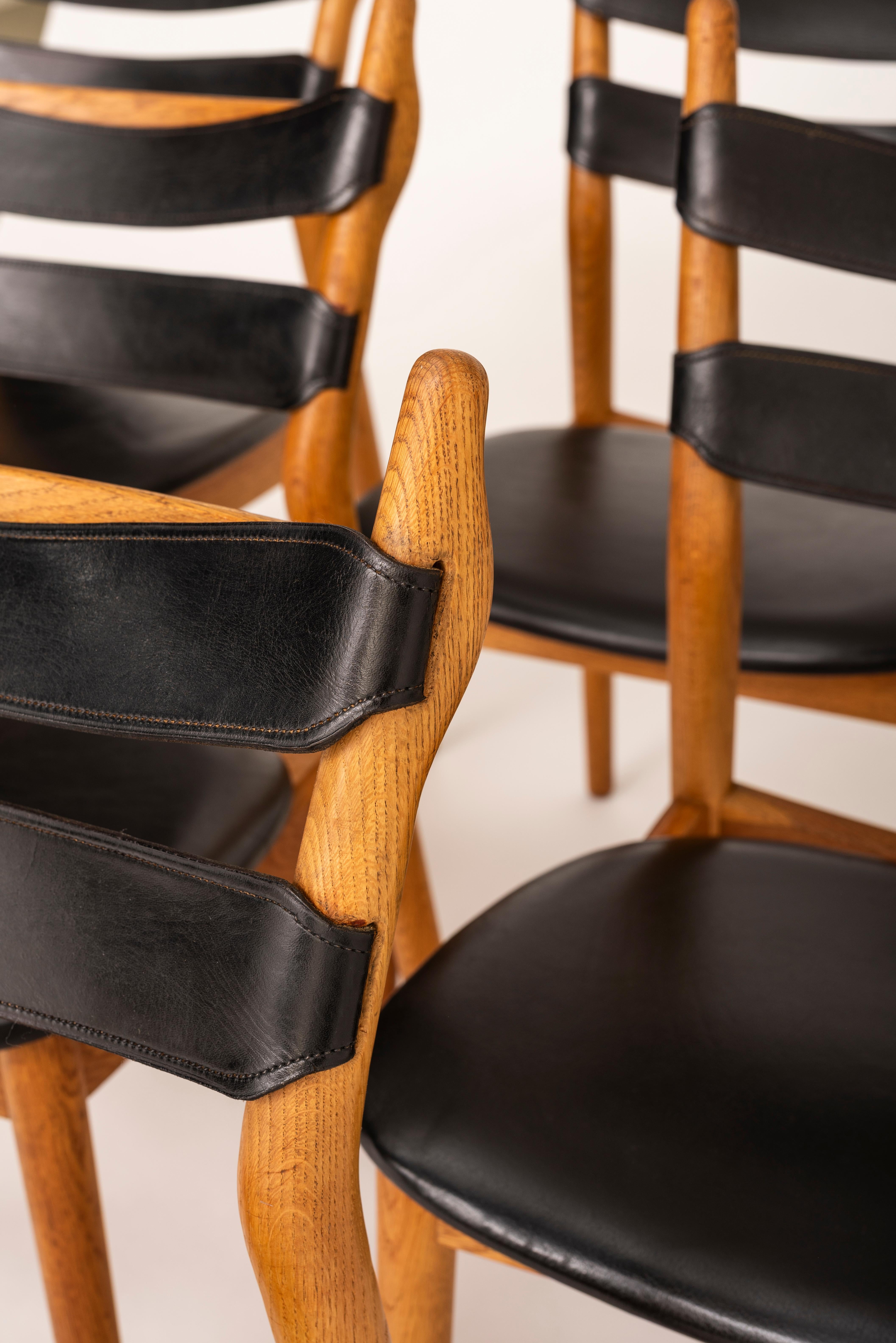Not often seen on the vintage market this set of 6 dining chairs model 59 designed by Helge Sibast. Produced by Sibast møbelfabrik in Denmark in ca 1957. All seats have had brand new rubber foam replaced and the oak wood has been lightly oiled