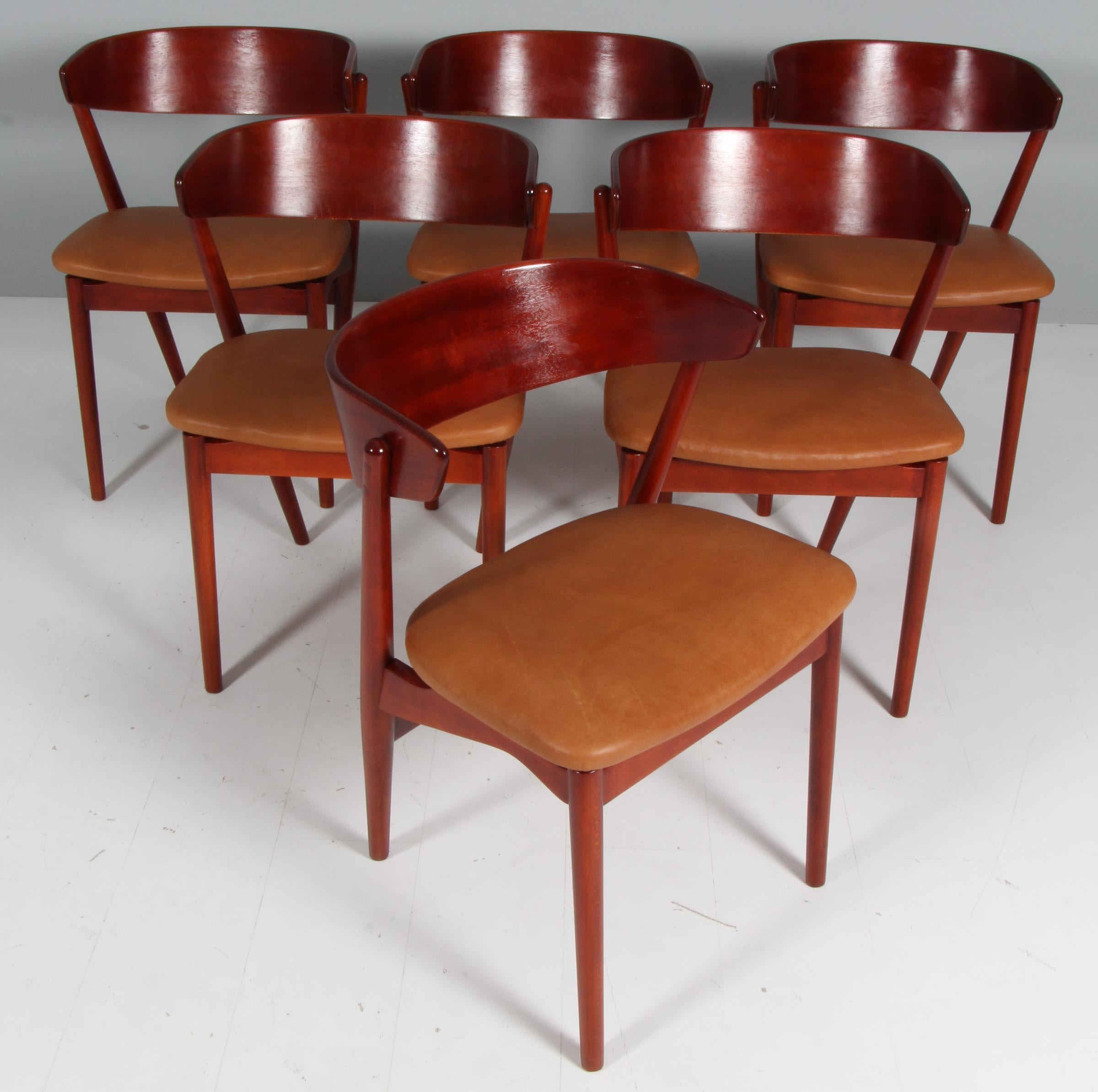Helge Sibast set of six armchairs with frame of stained beech, back of teak.

New upholstered with tan vintage aniline leather.

Model 7.