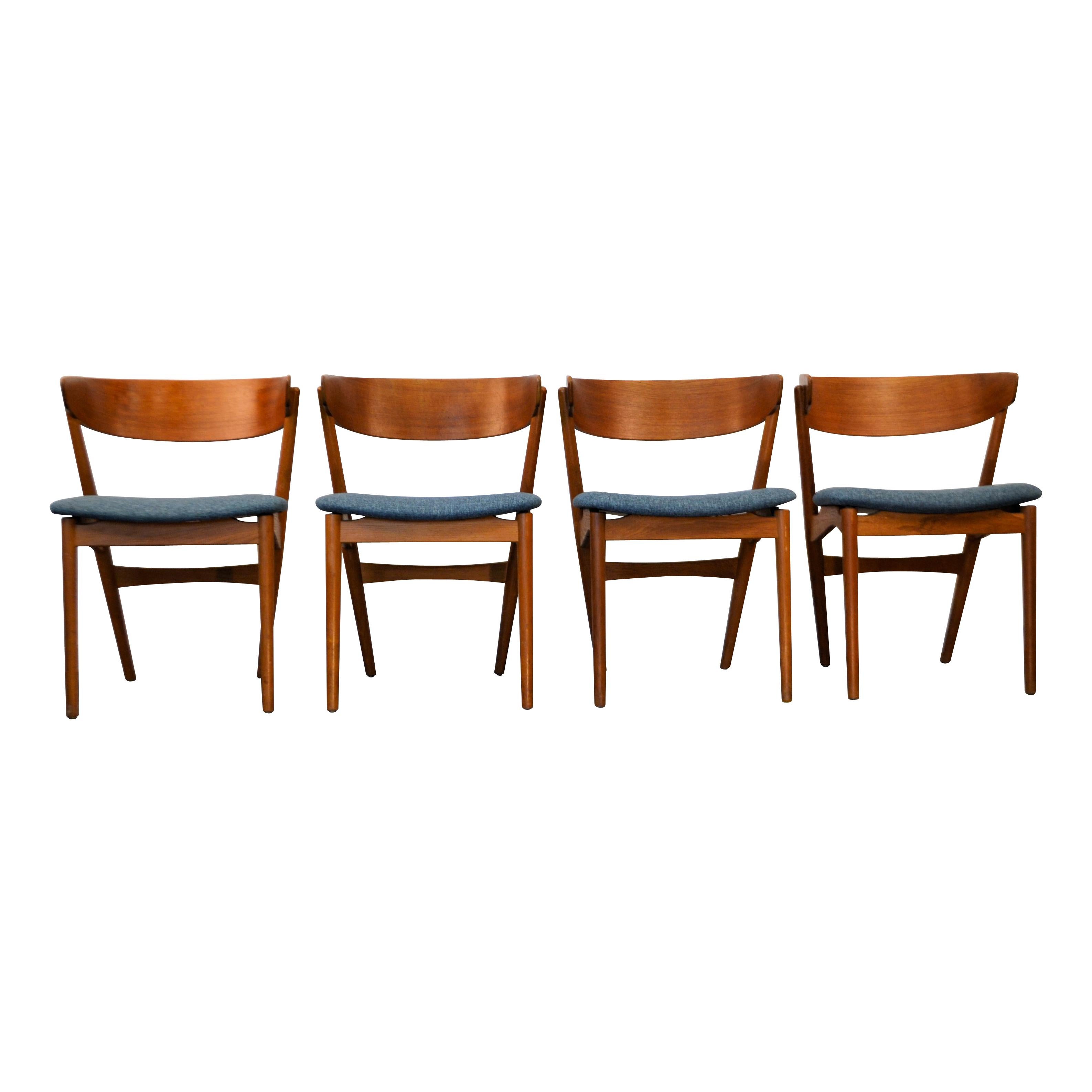 Stylish set of four vintage teak dining chairs model #7 designed by Helge Sibast for Danish manufacturer Sibast. Helge Sibast grew up in the family company Sibast Mobler, and designed the most successful designs of the company and the Danish Modern