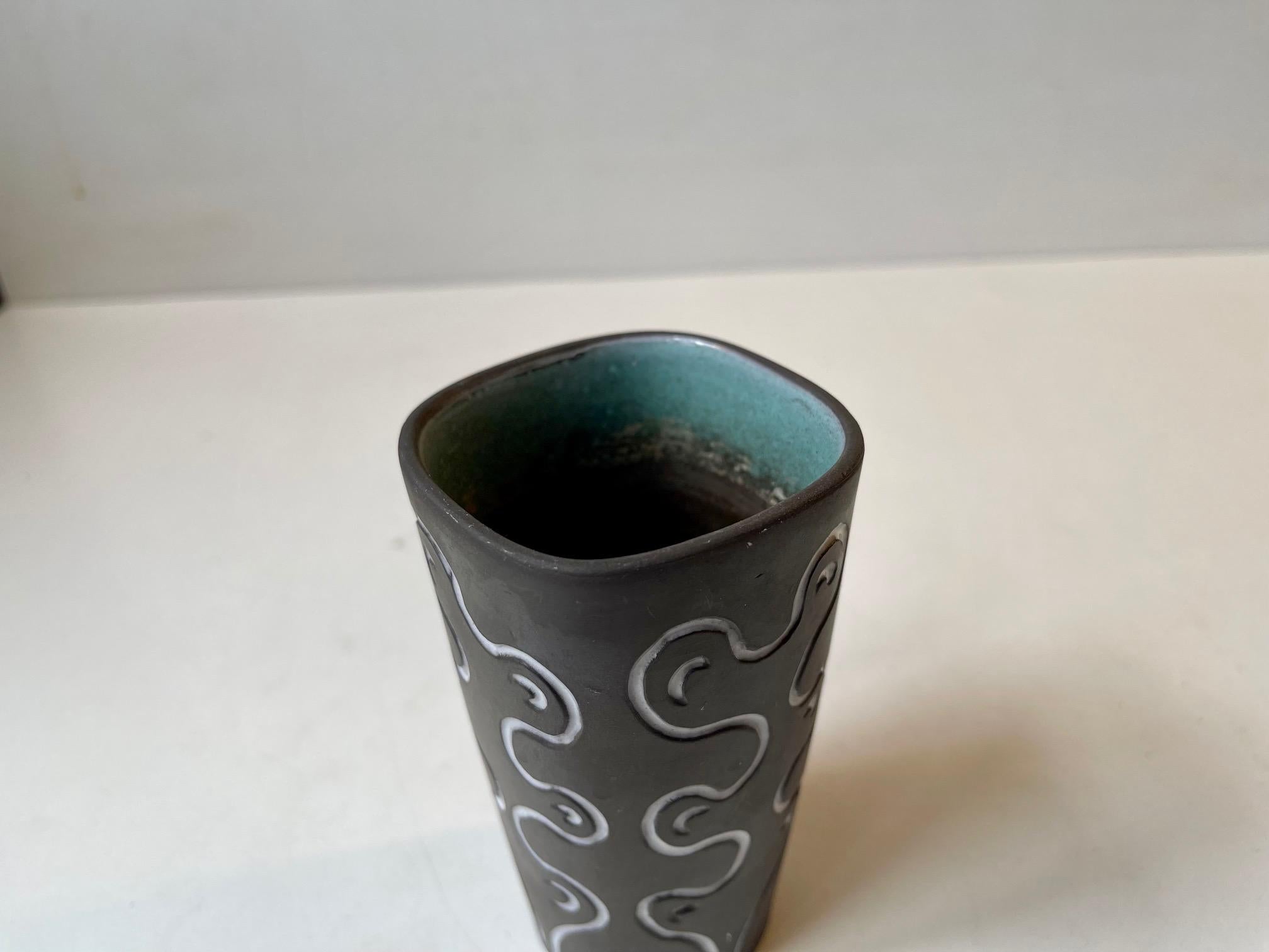 Vernissé Vase abstrait danois Helge Østerberg en céramique émaillée, années 1960 en vente