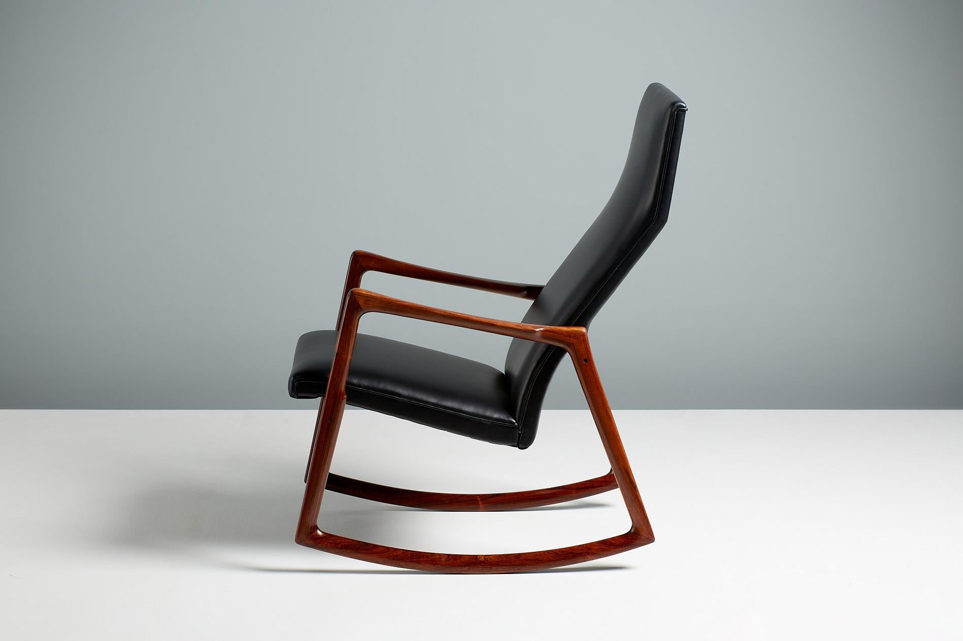 Danois Helge Vestergaard-Jensen fauteuil à bascule en bois de rose des années 1960 en vente