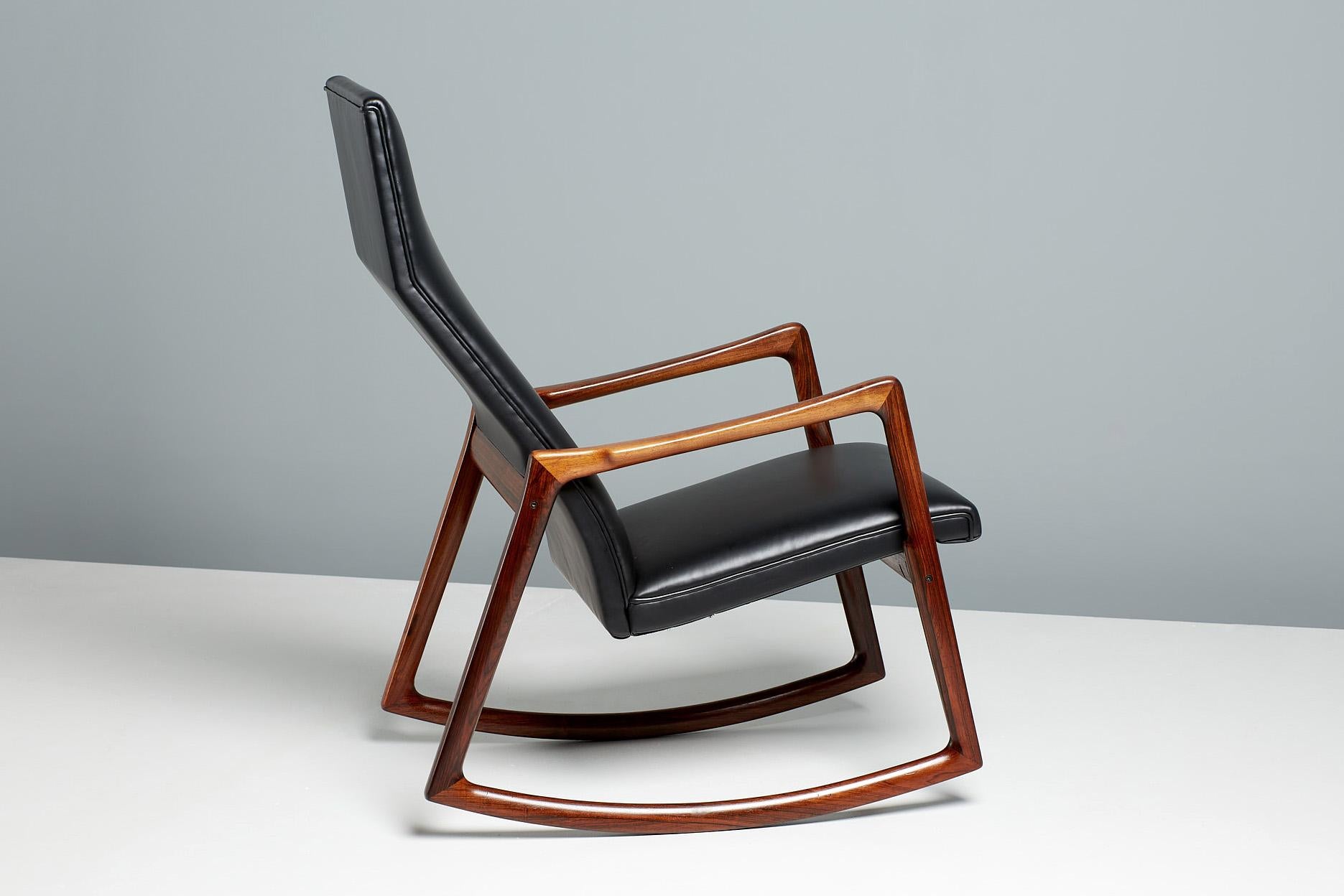Milieu du XXe siècle Helge Vestergaard-Jensen fauteuil à bascule en bois de rose des années 1960 en vente
