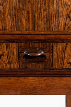 Armario Helge Vestergaard Jensen Producido por Peder Pedersen en Dinamarca