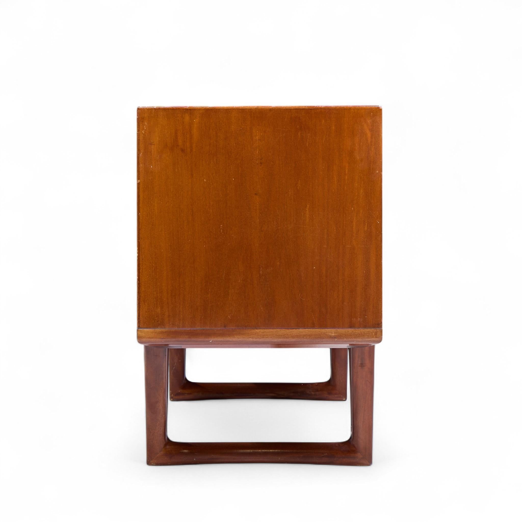 Helge Vestergaard-Jensen per Peder Pedersen Comò danese scultoreo a 6 cassetti In condizioni discrete in vendita a Franklin Park, IL