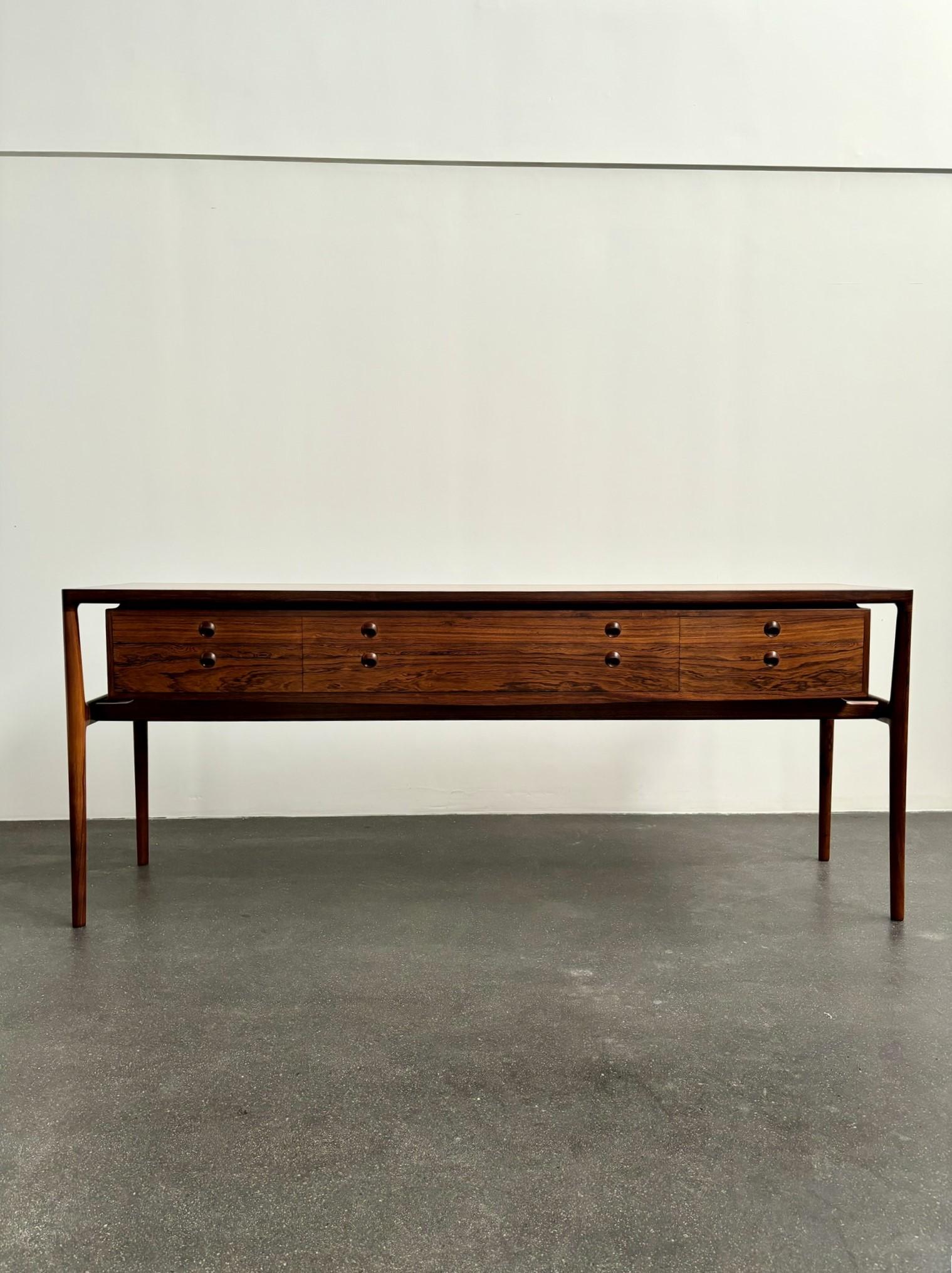 Rare Helge Vestergaard Jensen freestanding sideboard in rosewood for master cabinetmaker Søren Horn, Copenhagen, Denmark. Designed 1957. The sideboard is stamped from the maker.

The sideboard has six drawers.