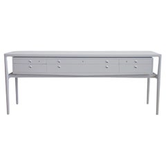 Credenza in legno verniciato grigio chiaro di Helge Vestergaard-Jensen