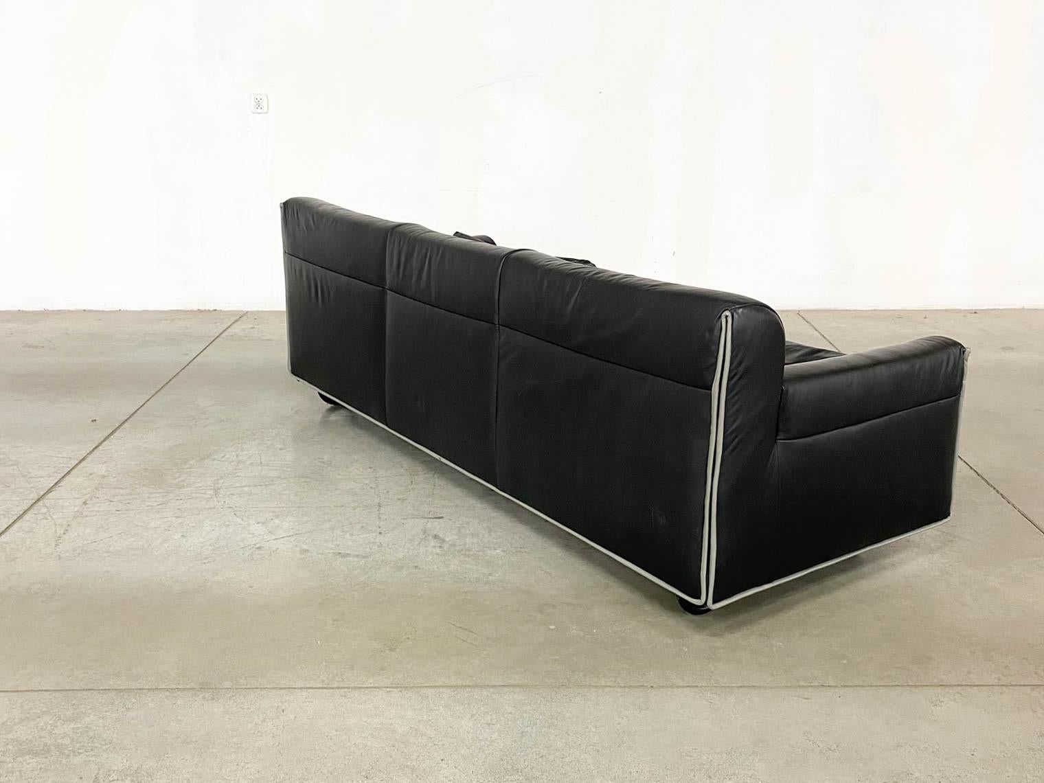 Heli 3-Seater Leather Sofa by Otto Zapf for Knoll, 1980s In Excellent Condition For Sale In RADOMSKO, PL