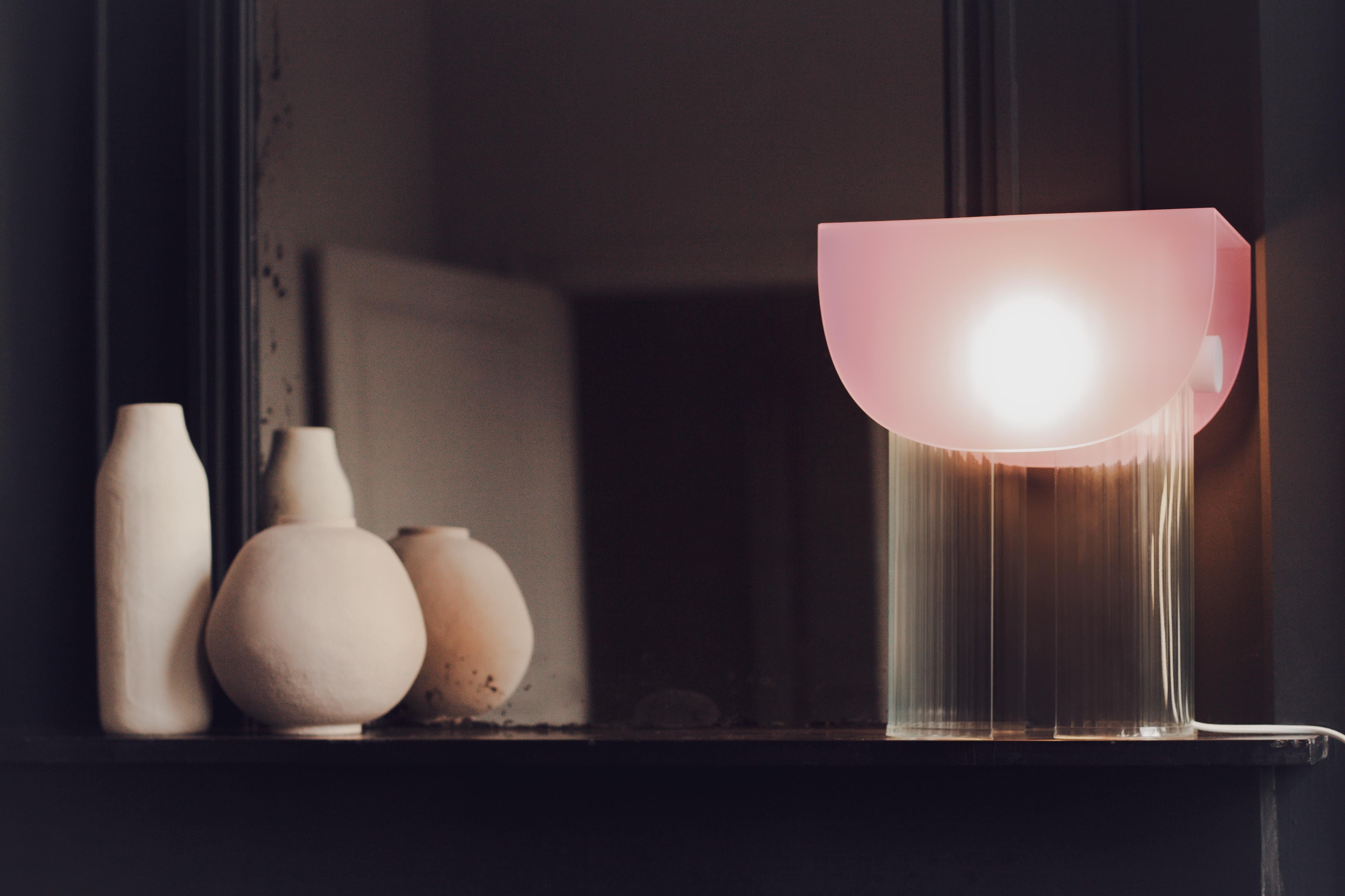 Postmoderne Lampe de table Helia rose par Glass Variations en vente