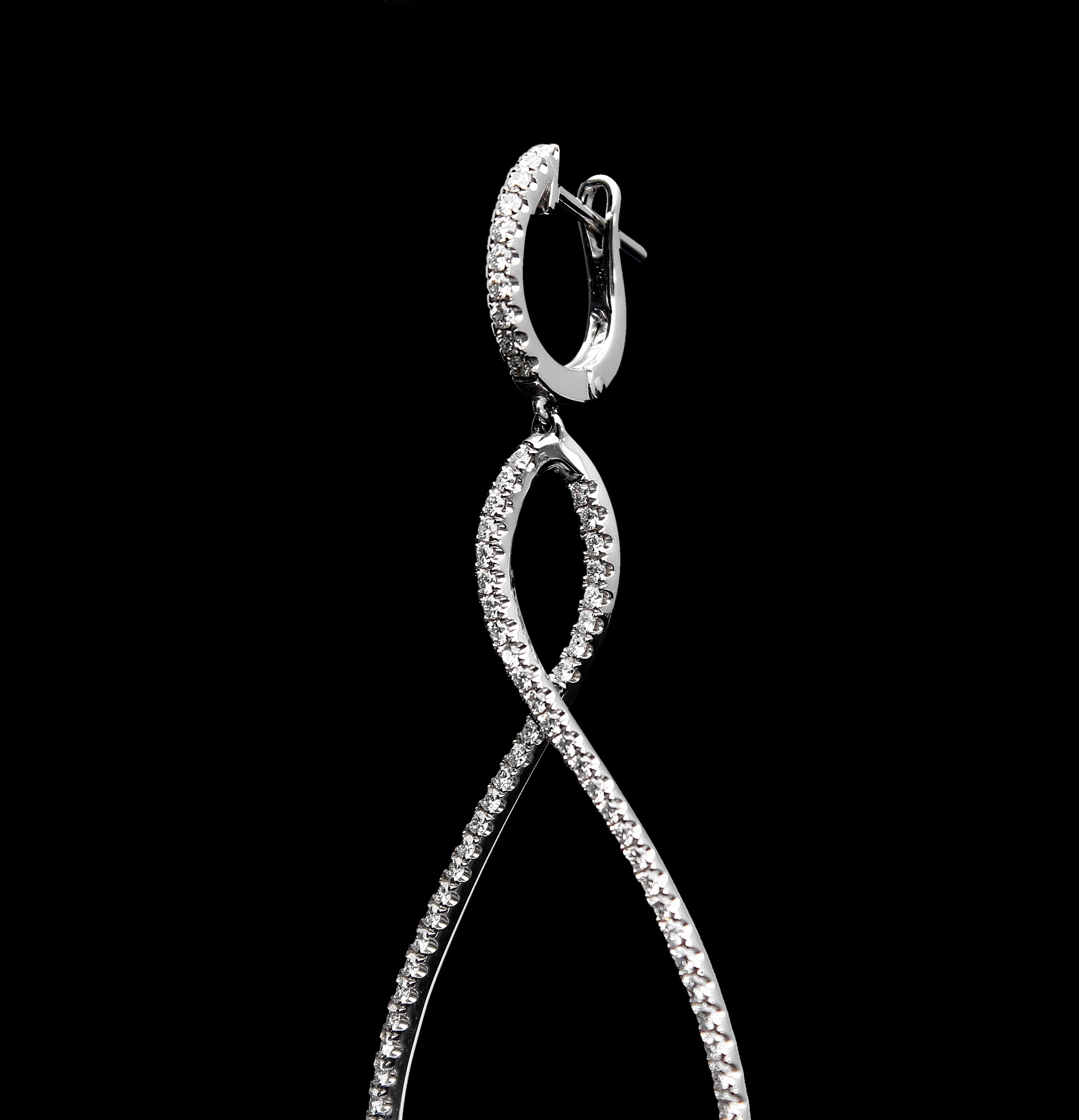 Helical-Shaped Earrings with 1.40 ct of Diamonds. Gold 18 kt White  For Sale 8