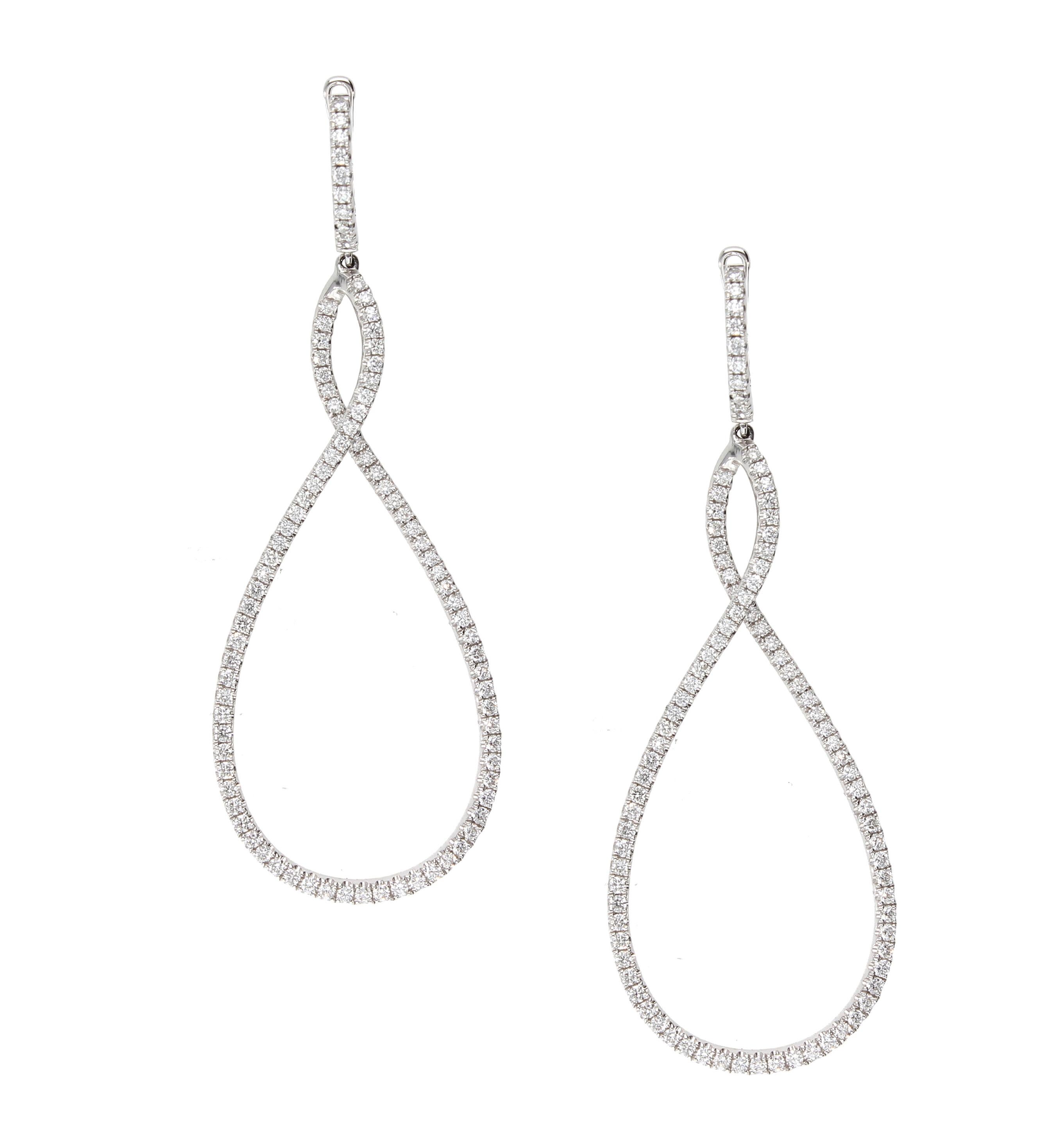 The elliptical model earrings, are made up of a row of 182 brilliant-cut diamond, for a total carat weight of 1.43 carats.
The earrings are formed by a row of diamonds that cross in a helical shape. 
The upper part of the earrings is in a