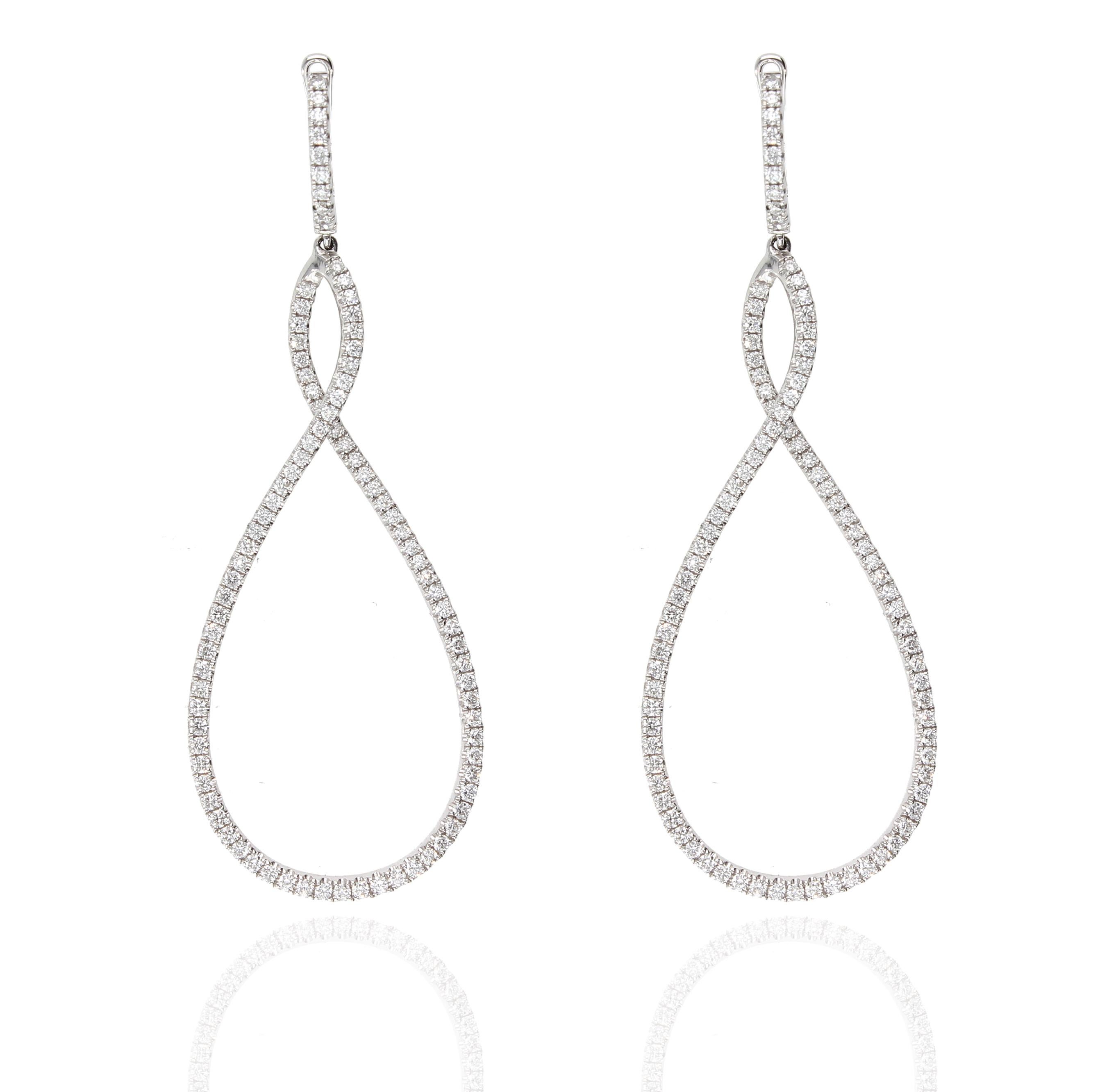 Brilliant Cut Helical-Shaped Earrings with 1.40 ct of Diamonds. Gold 18 kt White  For Sale