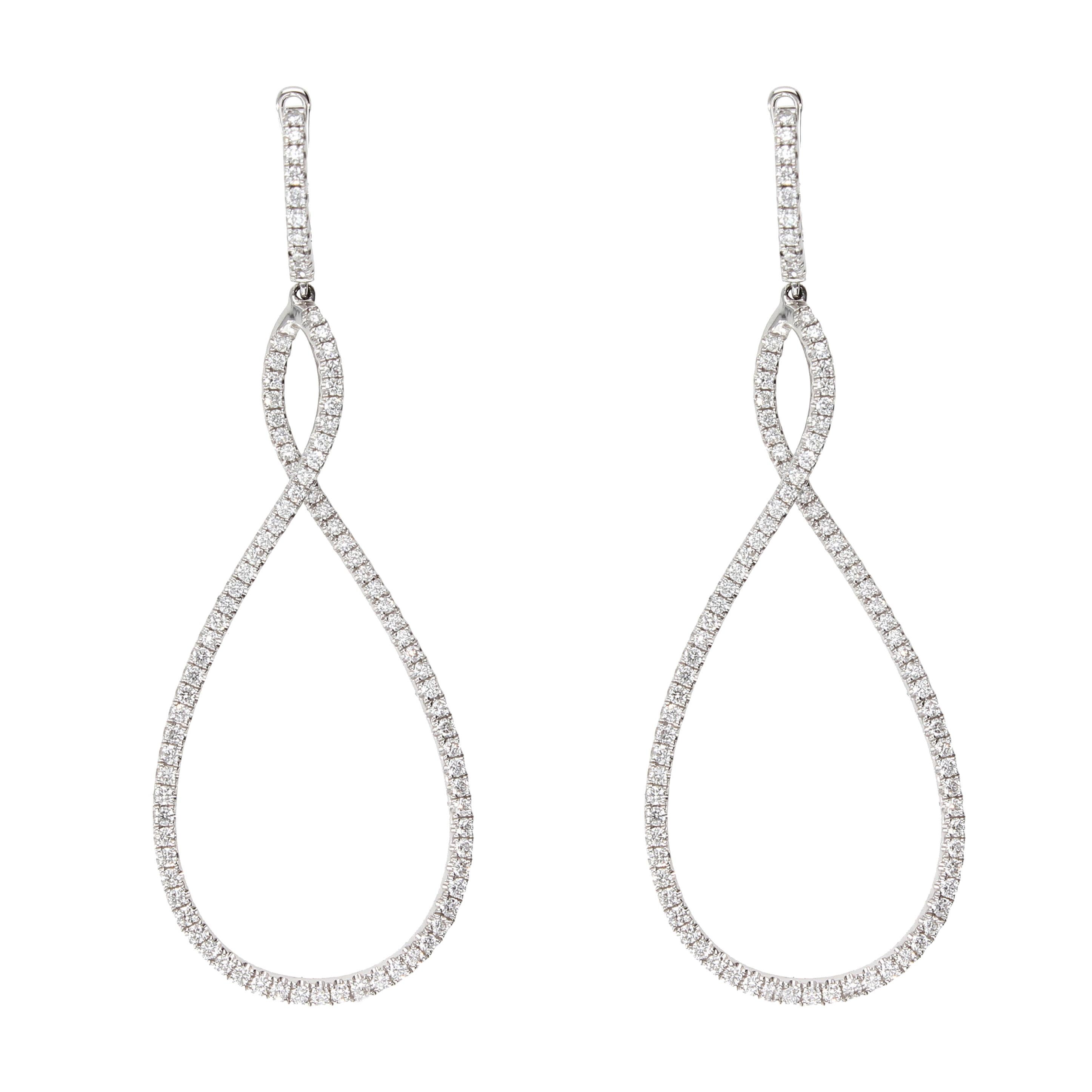 Boucles d
oreilles en forme d
hélice avec 1,40 ct de diamants. Or 18 kt Blanc en vente