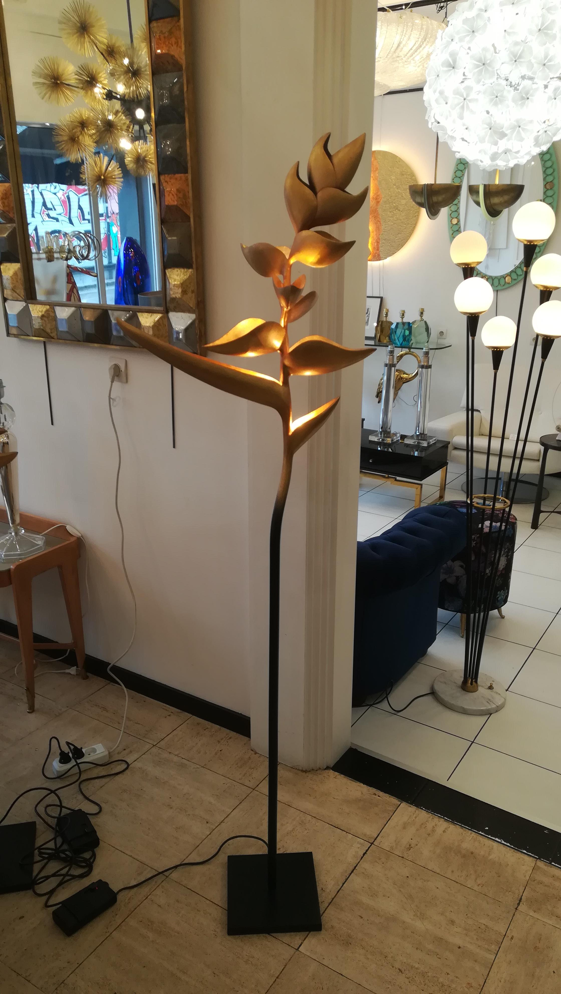 XXIe siècle et contemporain Lampadaire Paradis avec oiseaux en métal patiné noir et or en vente